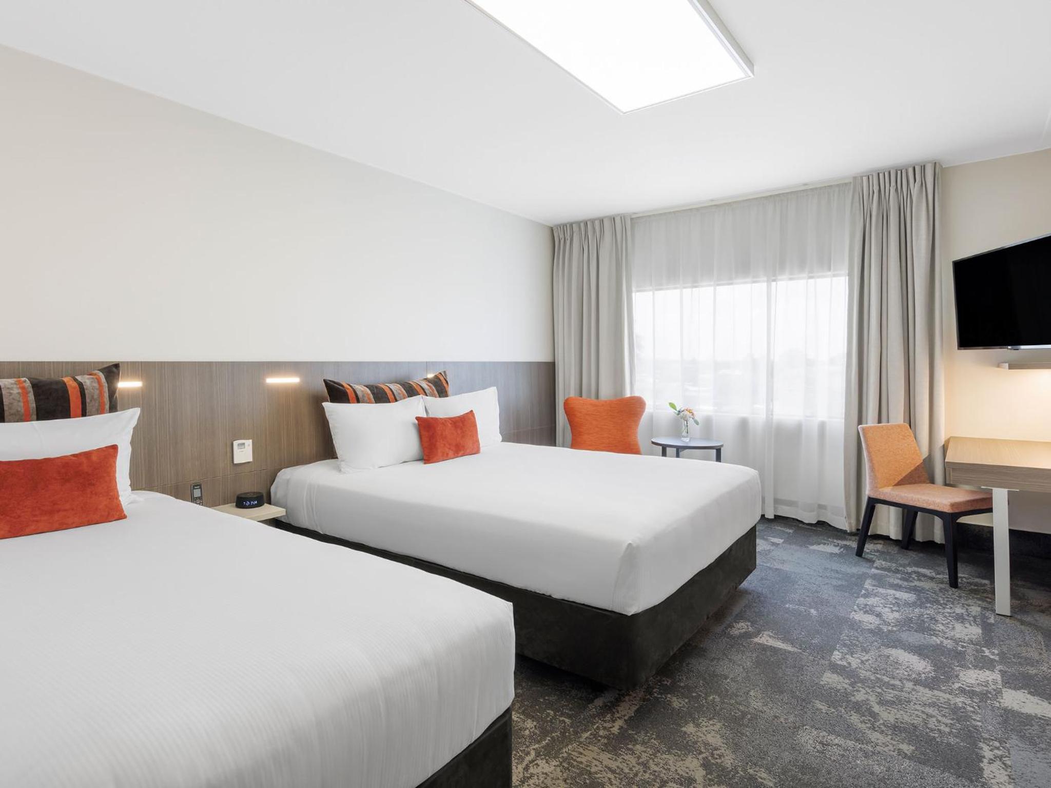 Deluxe Twin Room with Two Queen Beds - Photo 2