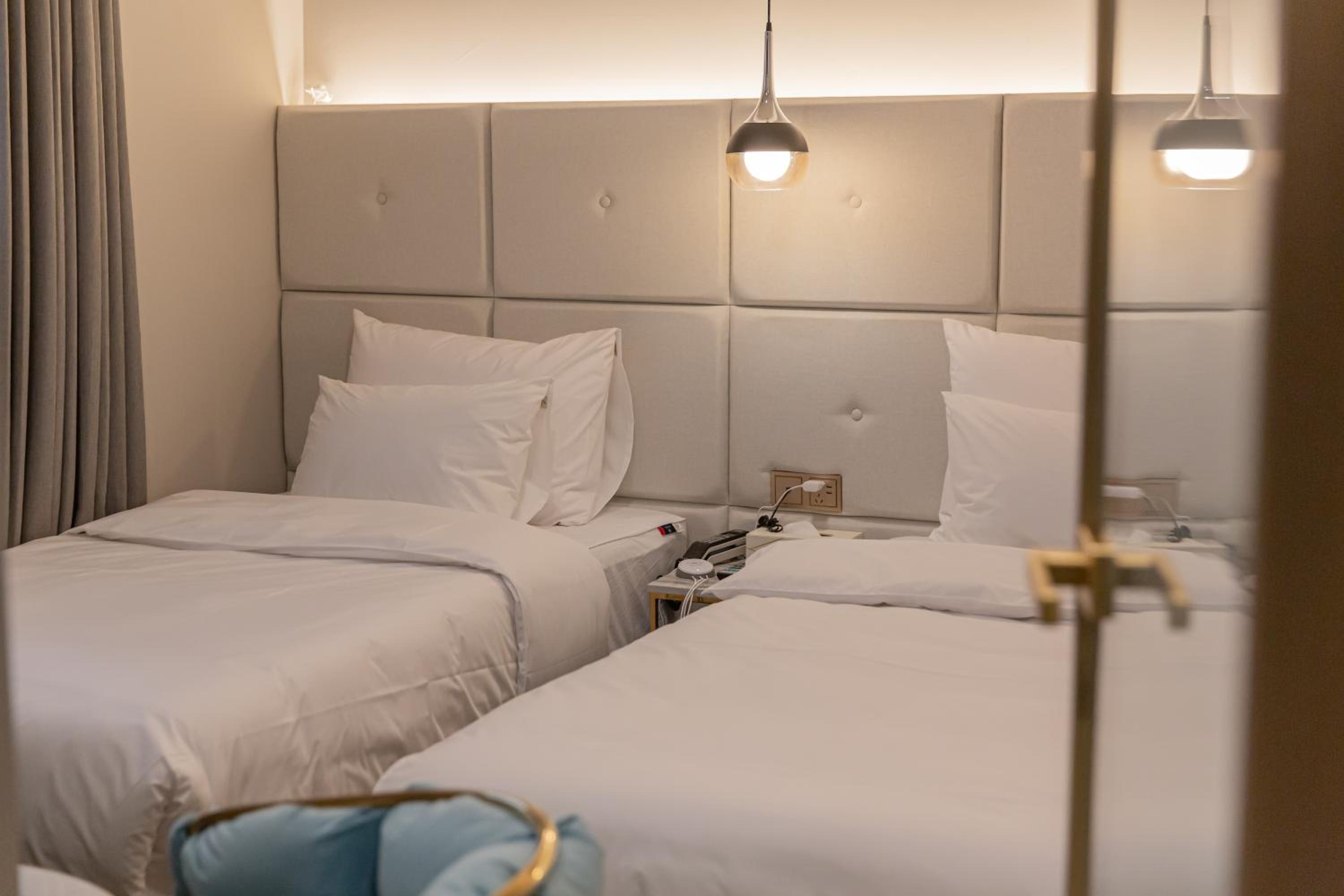 Standard Twin Room - Photo 3