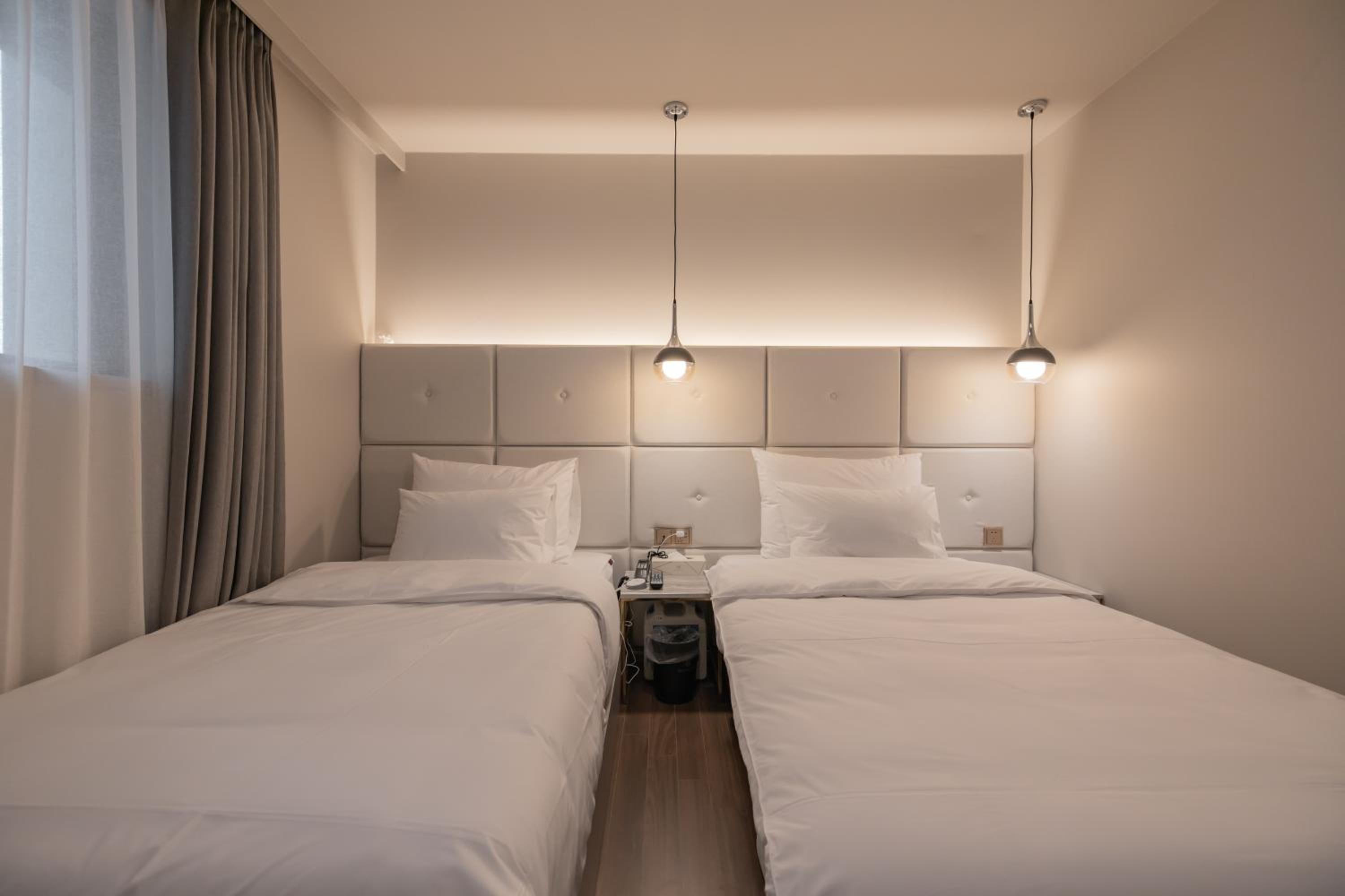 Standard Twin Room - Photo 2