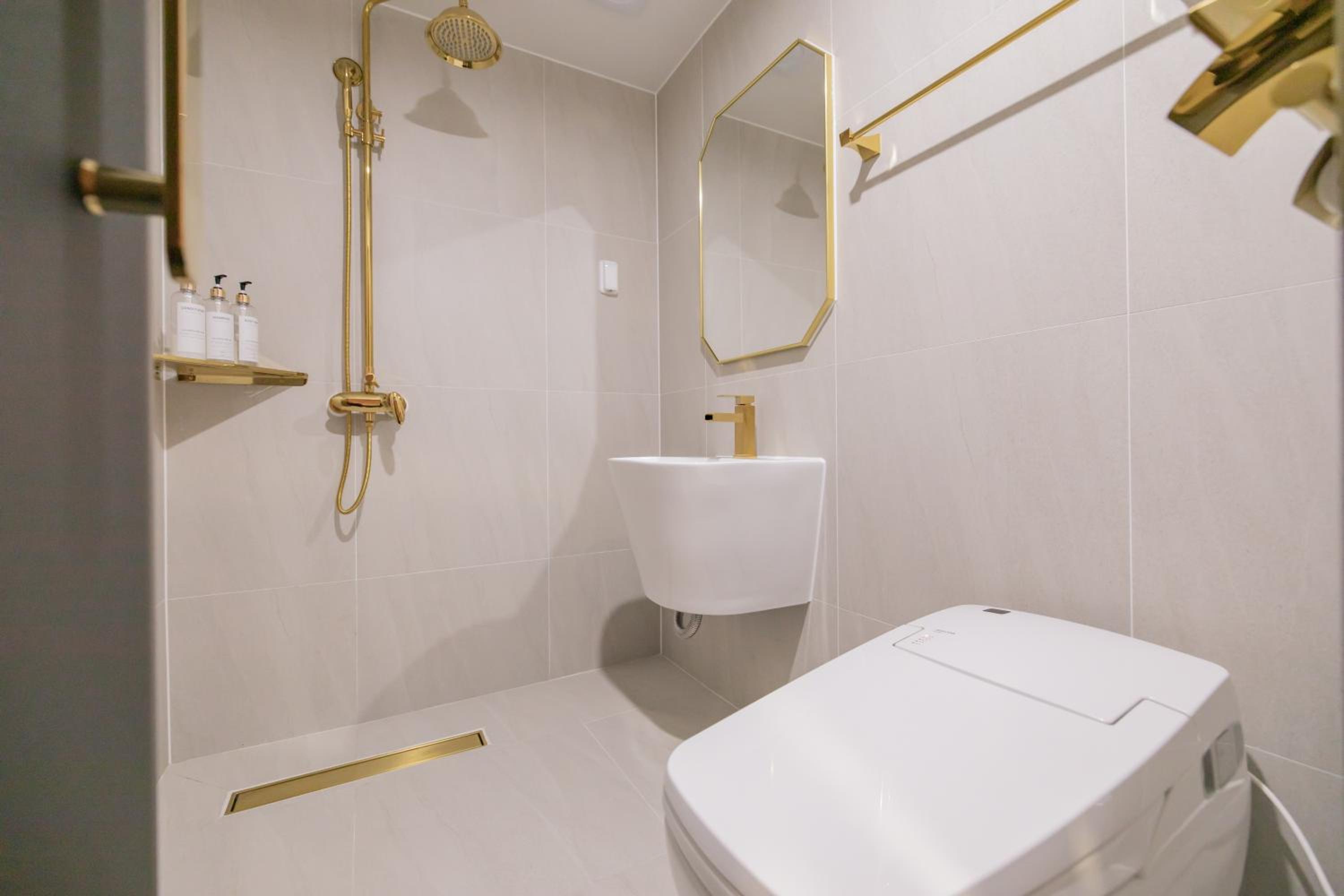 Standard Twin Room - Photo 6