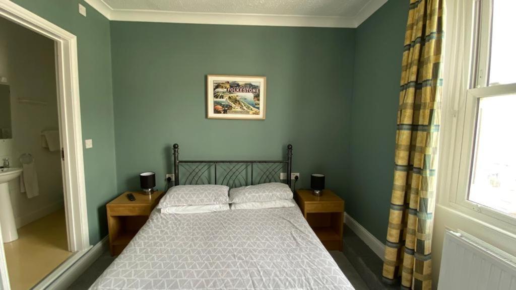 Standard Double Room - Photo 2