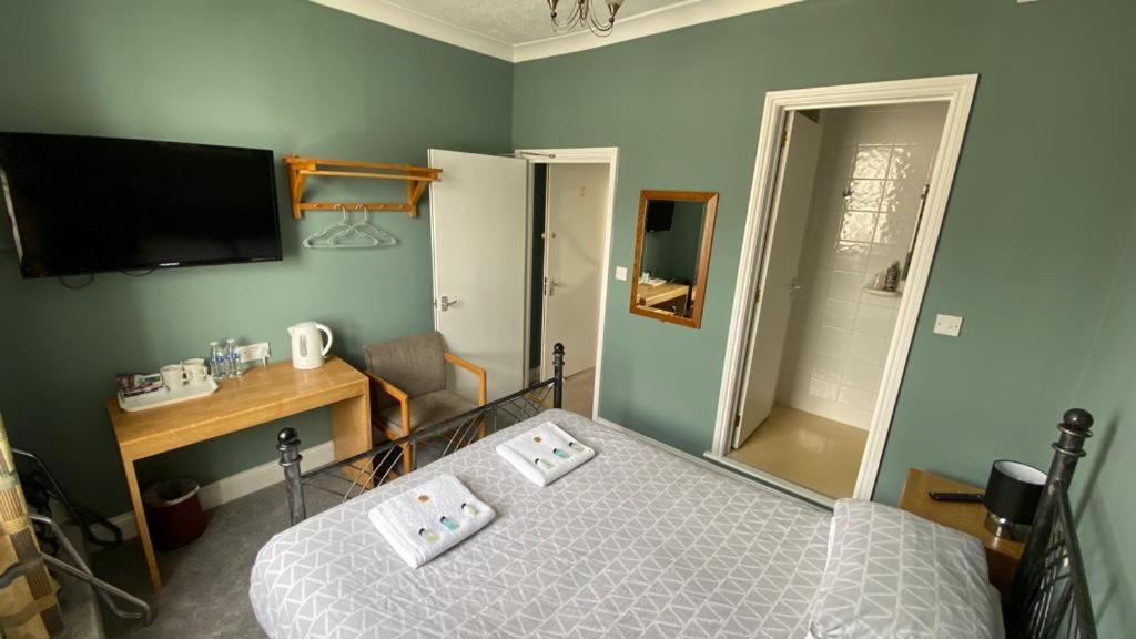 Standard Double Room - Photo 10