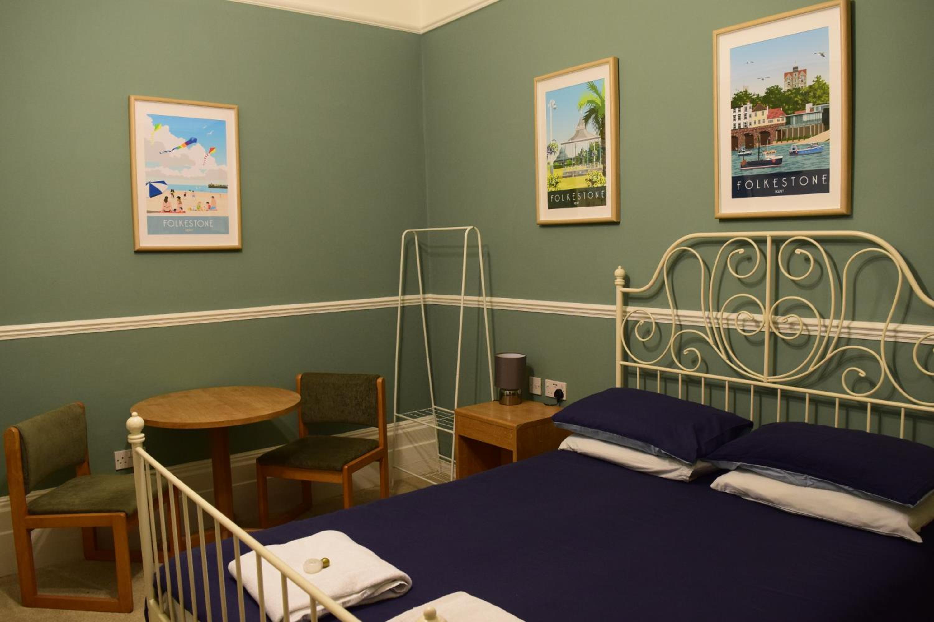 Standard Double Room - Photo 6