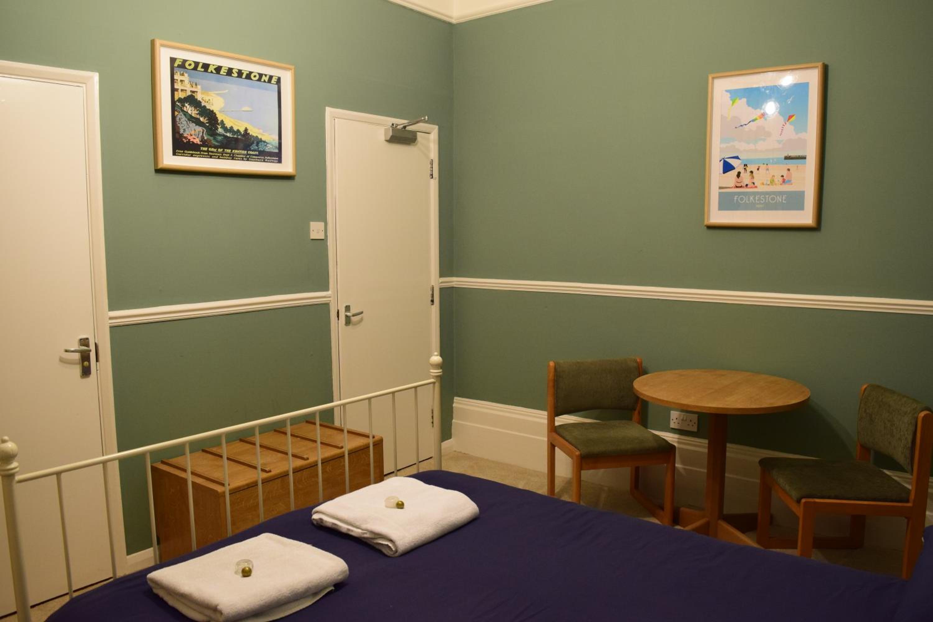 Standard Double Room - Photo 7