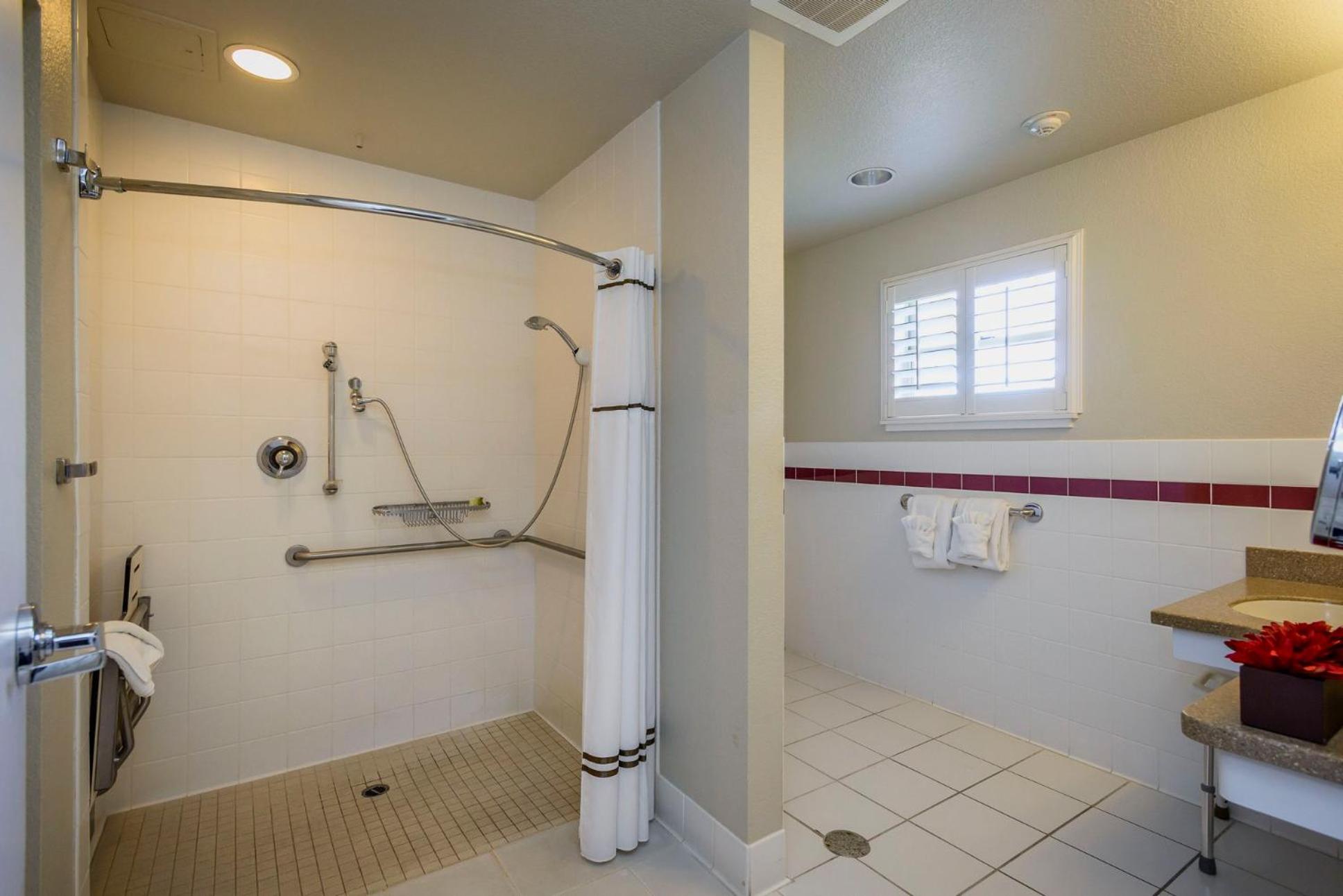 Queen Room - Disability Access - Photo 2