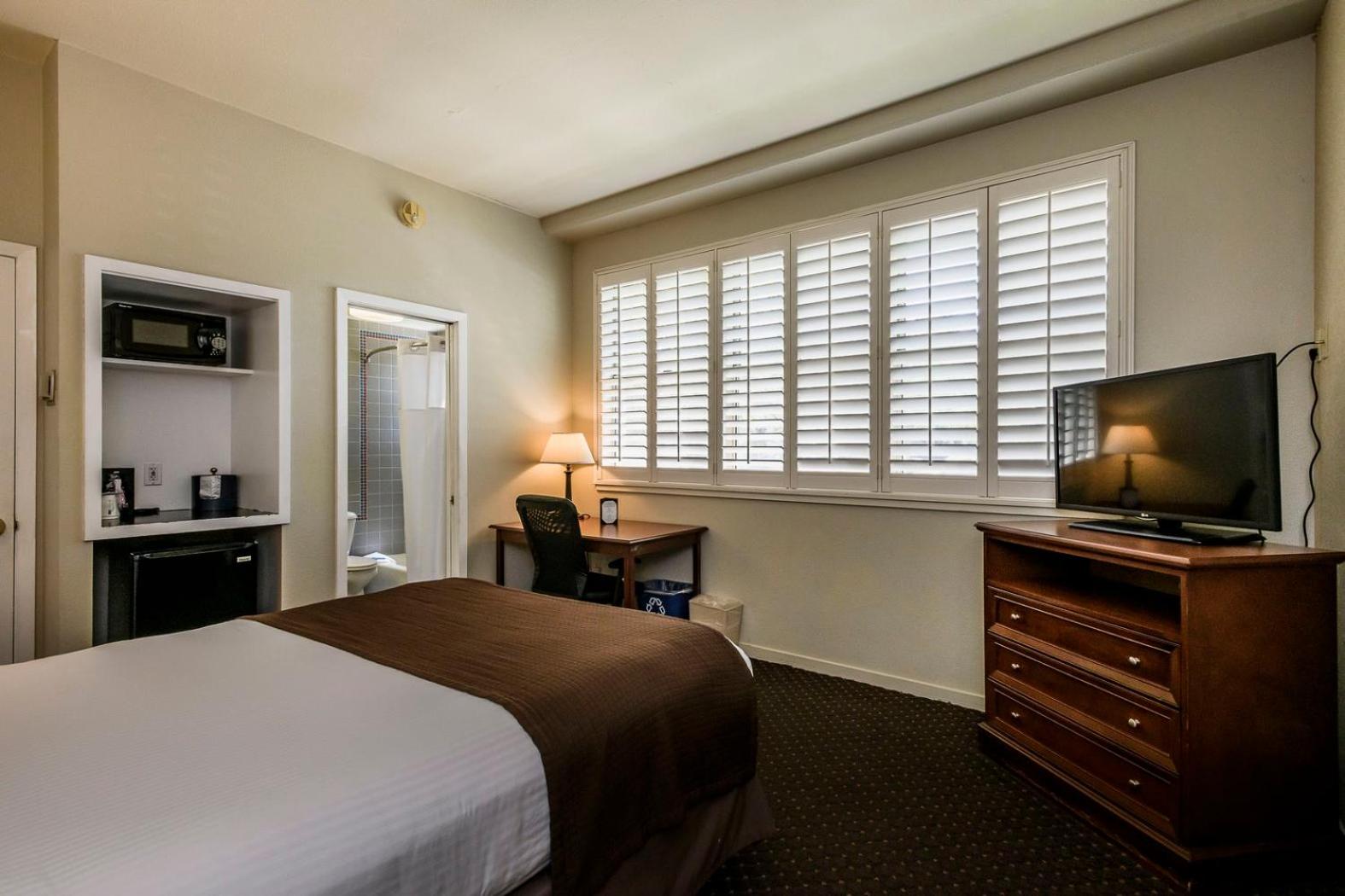Queen Room - Photo 3