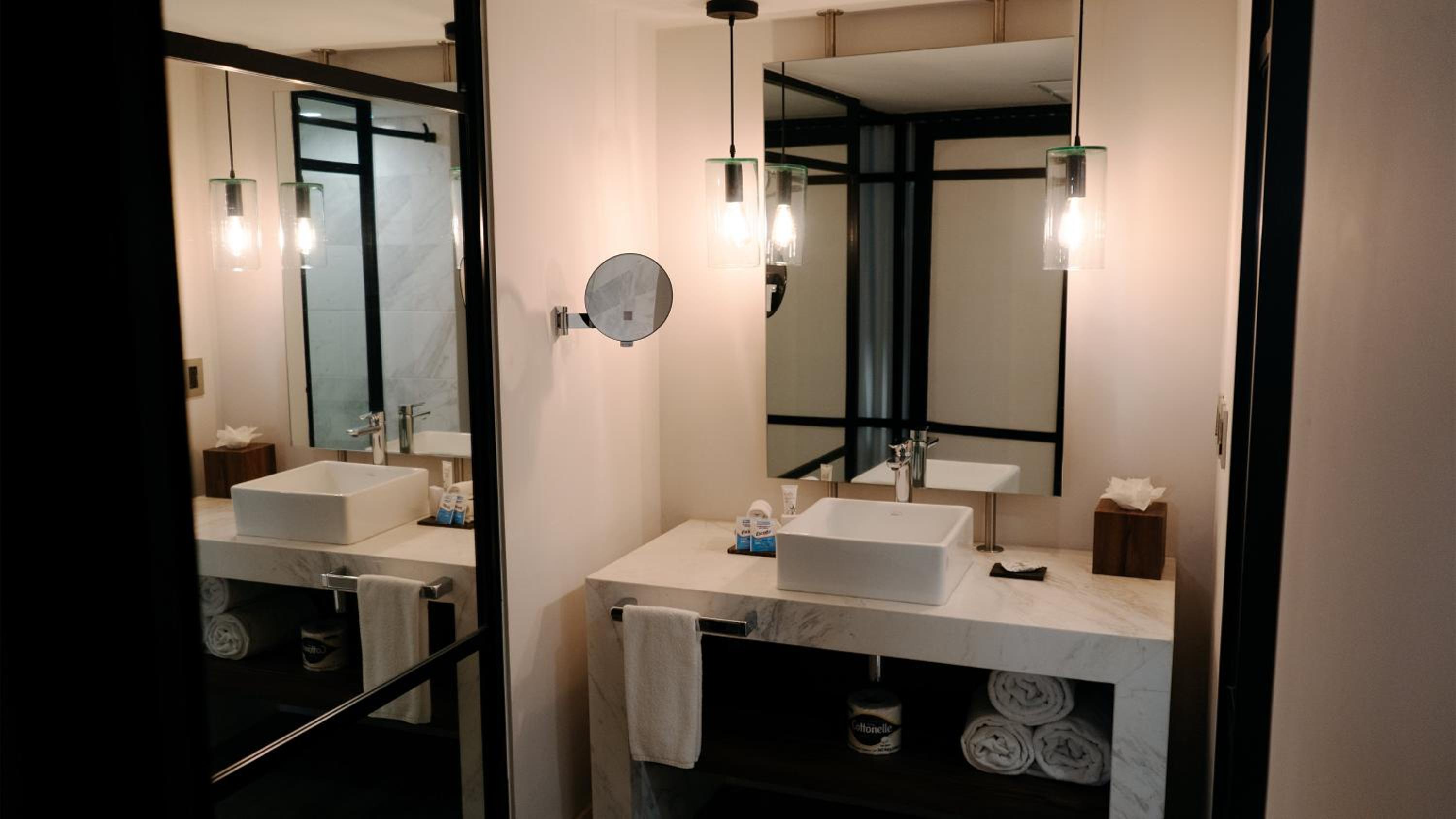 Standard King Room - Photo 4