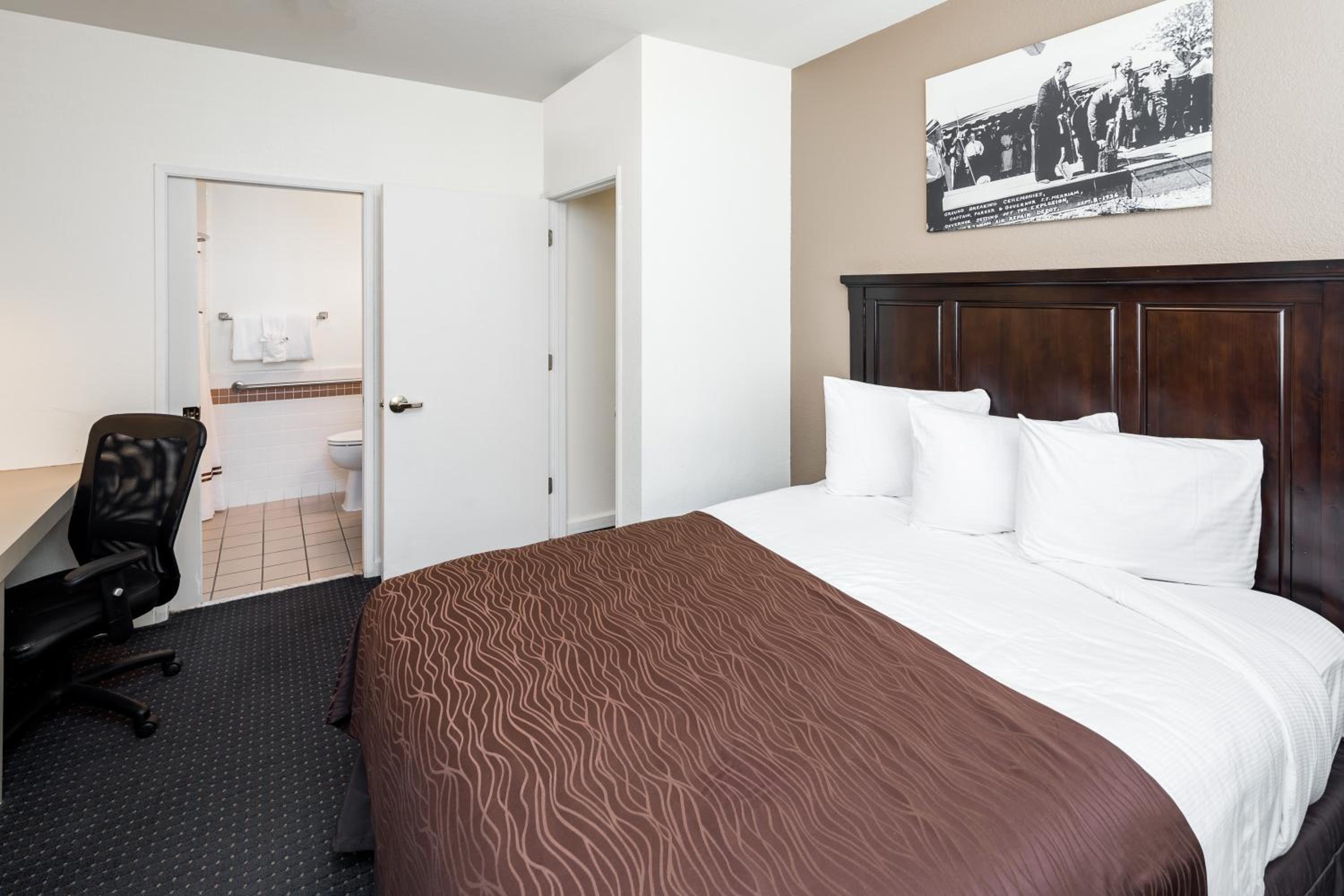 2 Queen Beds, Two-Bedroom, Suite, Non-Smoking - Photo 2