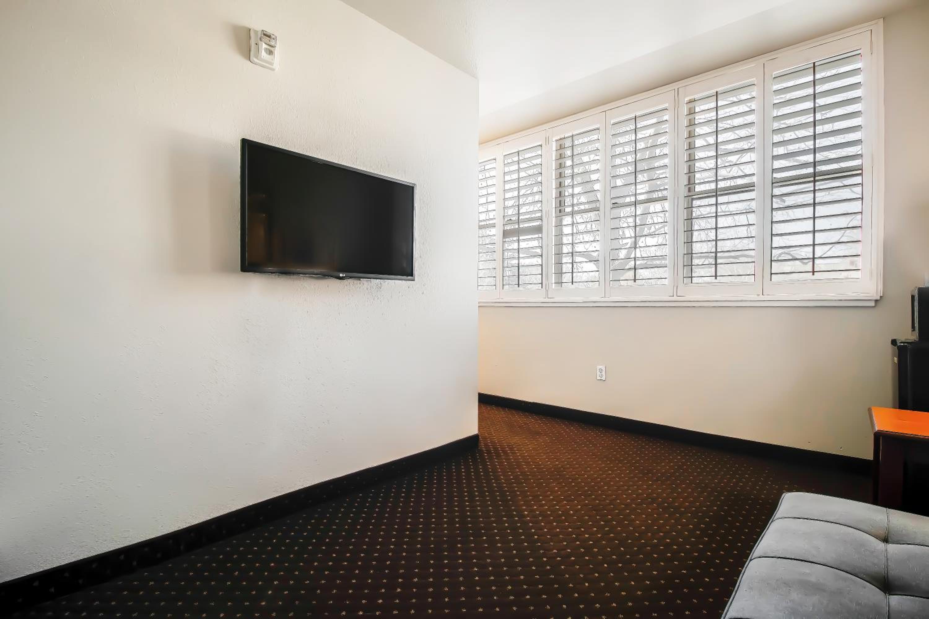King Room - Disability Access - Photo 8