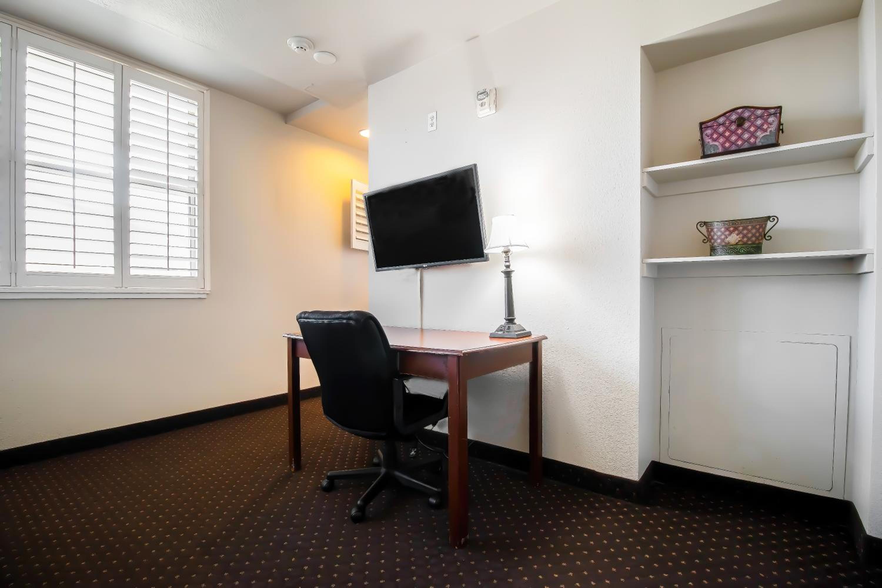 King Room - Disability Access - Photo 3