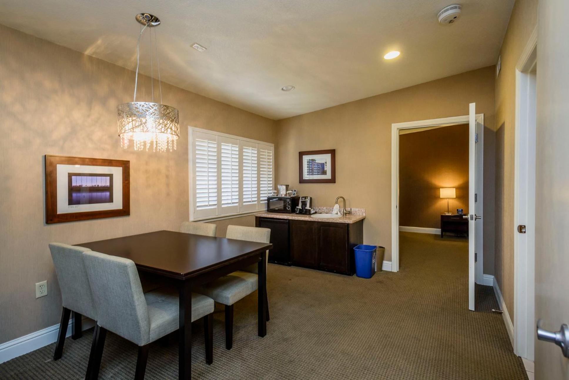 Suite - Photo 2