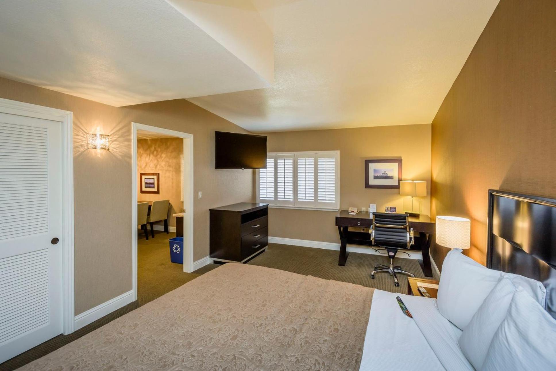 Suite - Photo 6