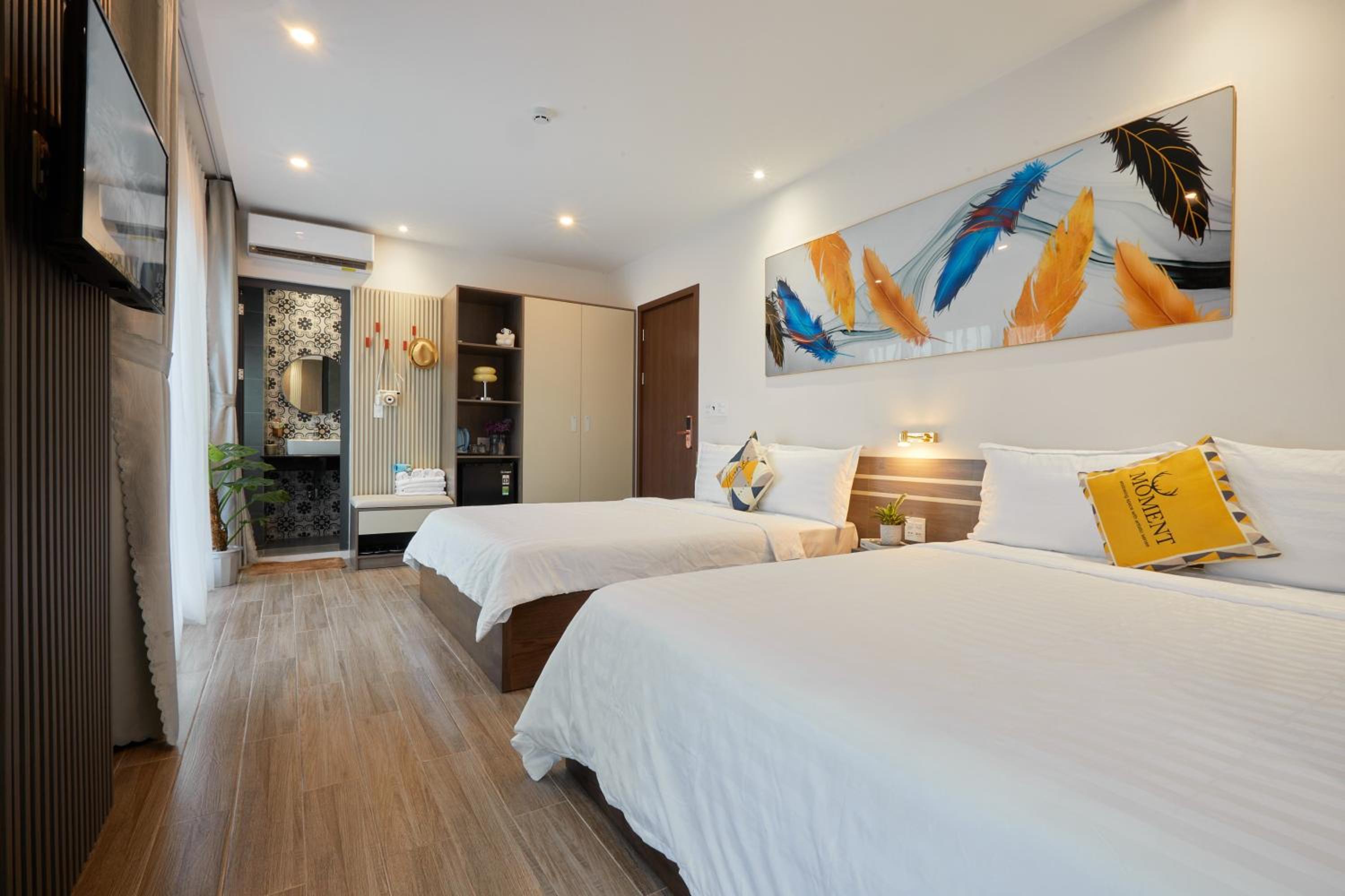 Superior Family Room - Photo 9