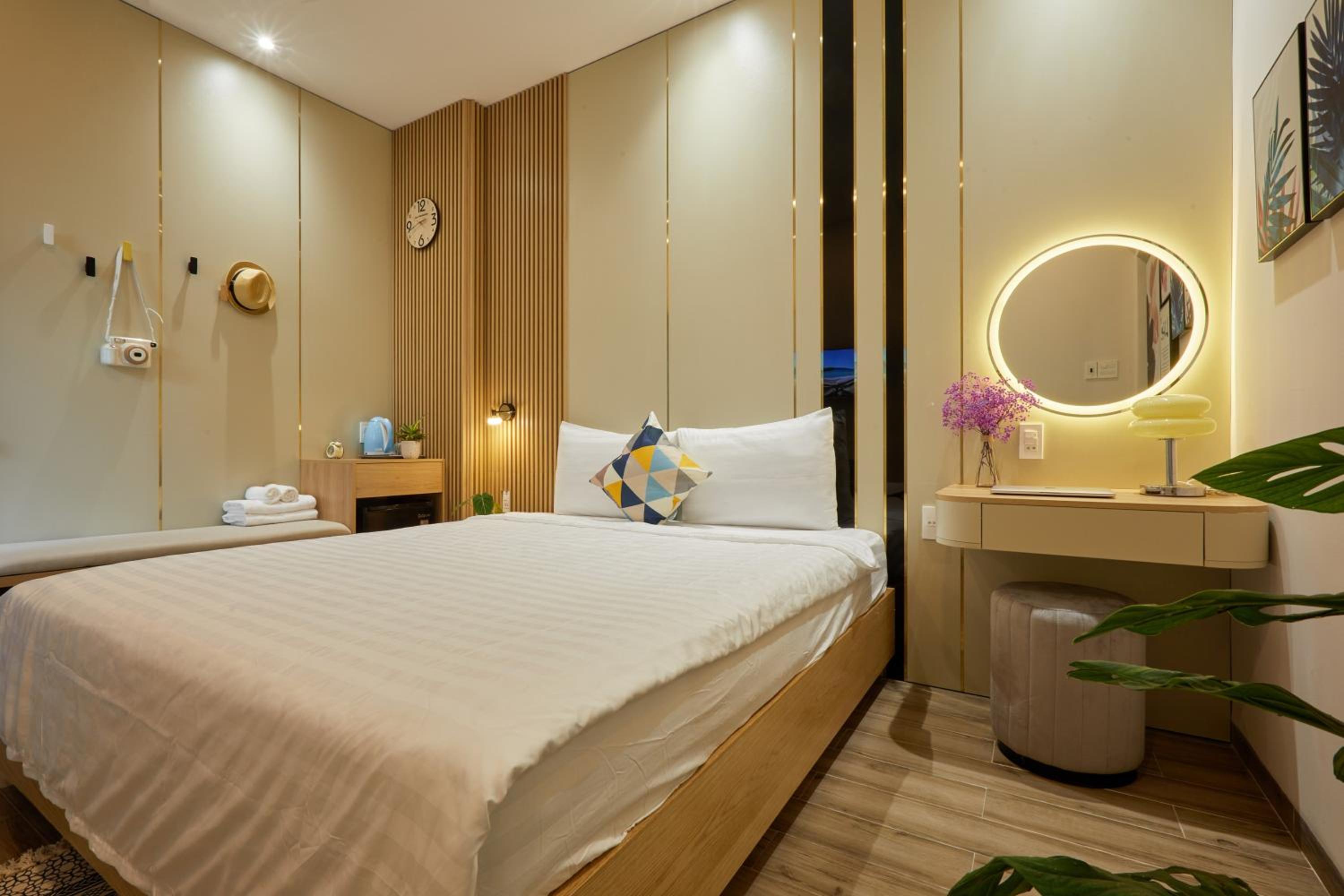 Superior King Room - Photo 5
