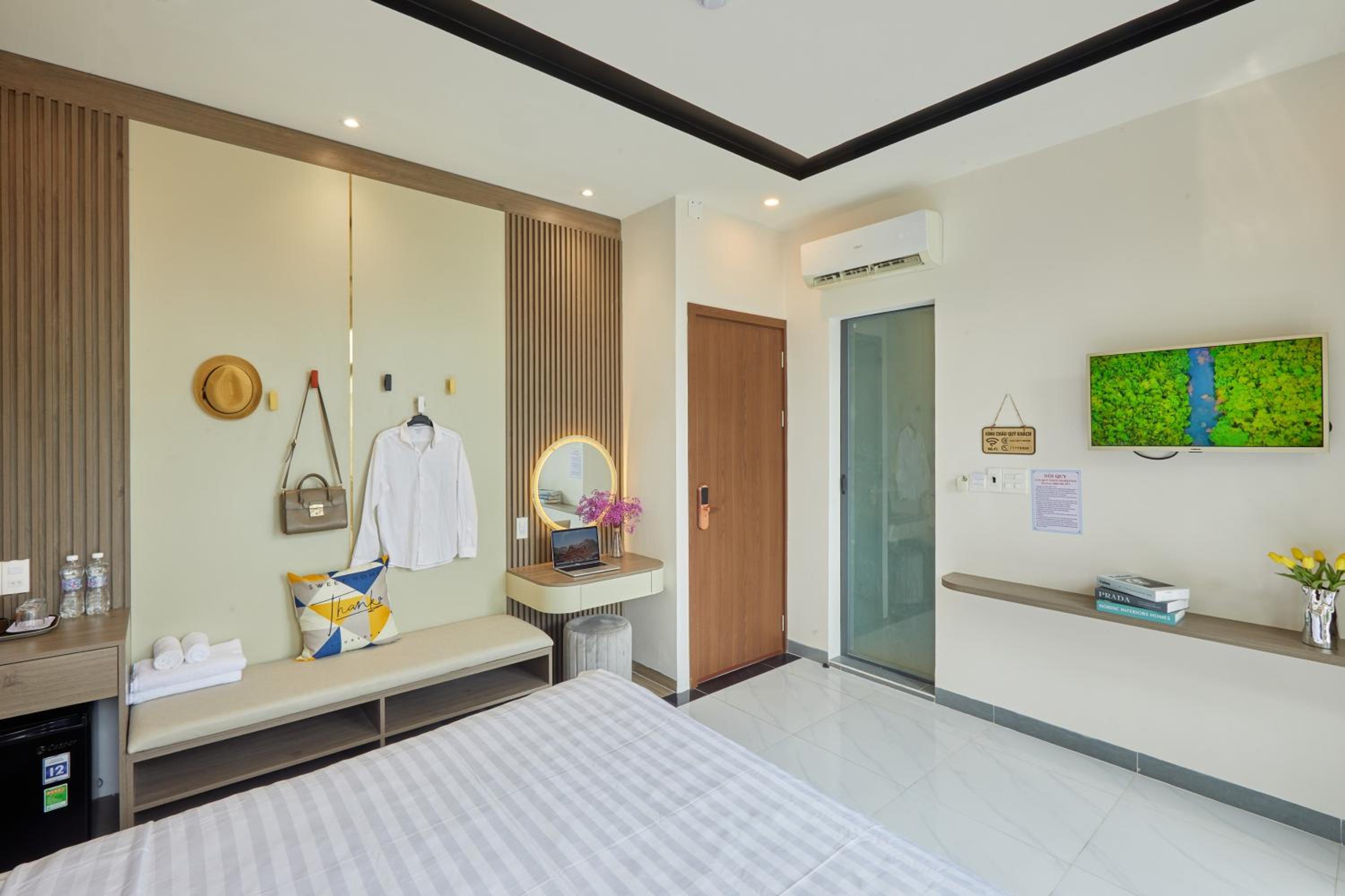 Superior King Room - Photo 9