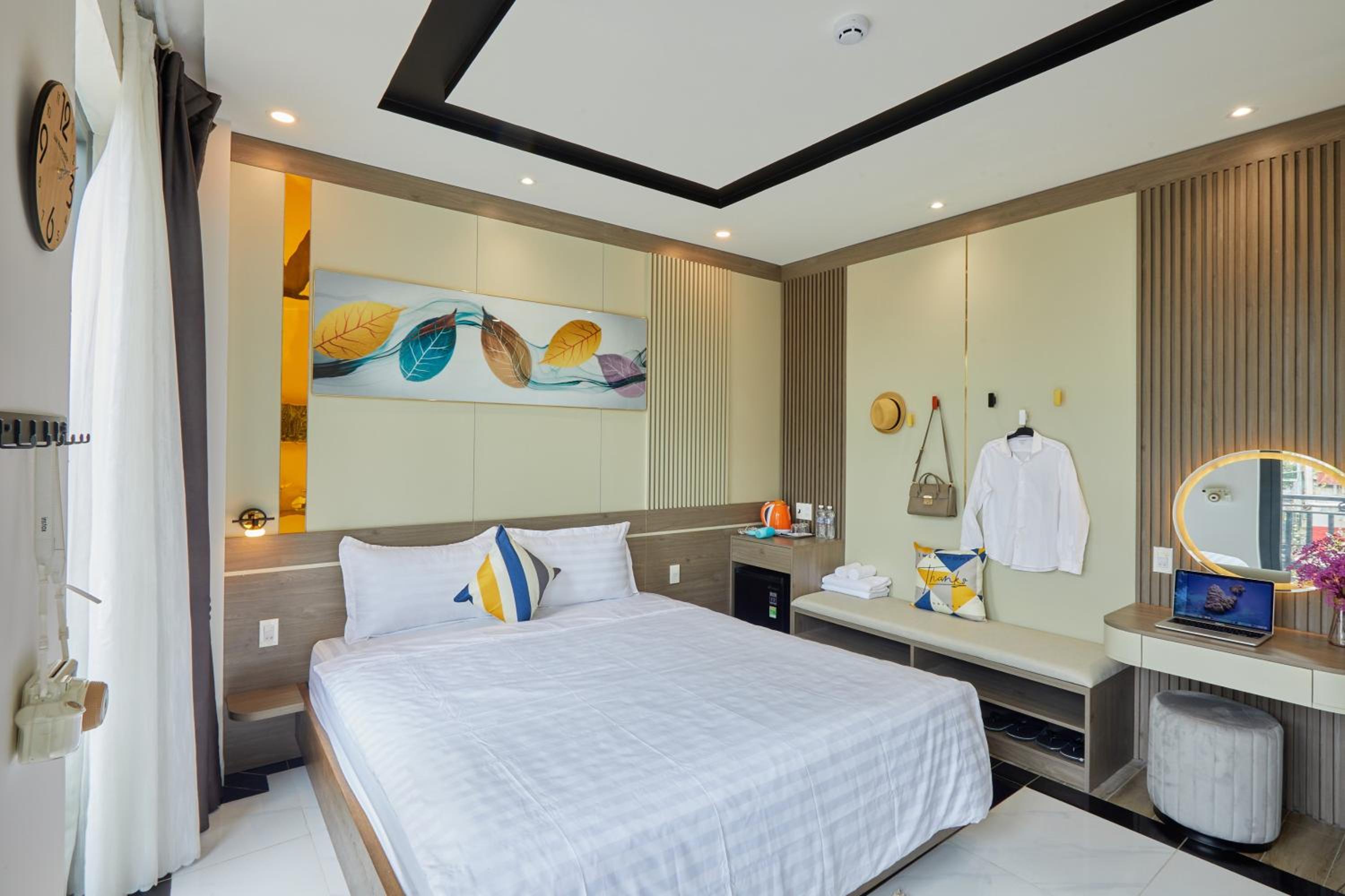 Superior King Room - Photo 12