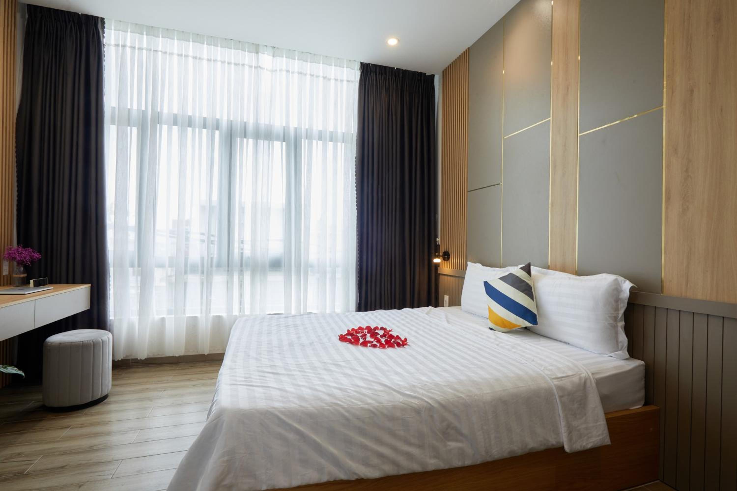 Superior King Room - Photo 17