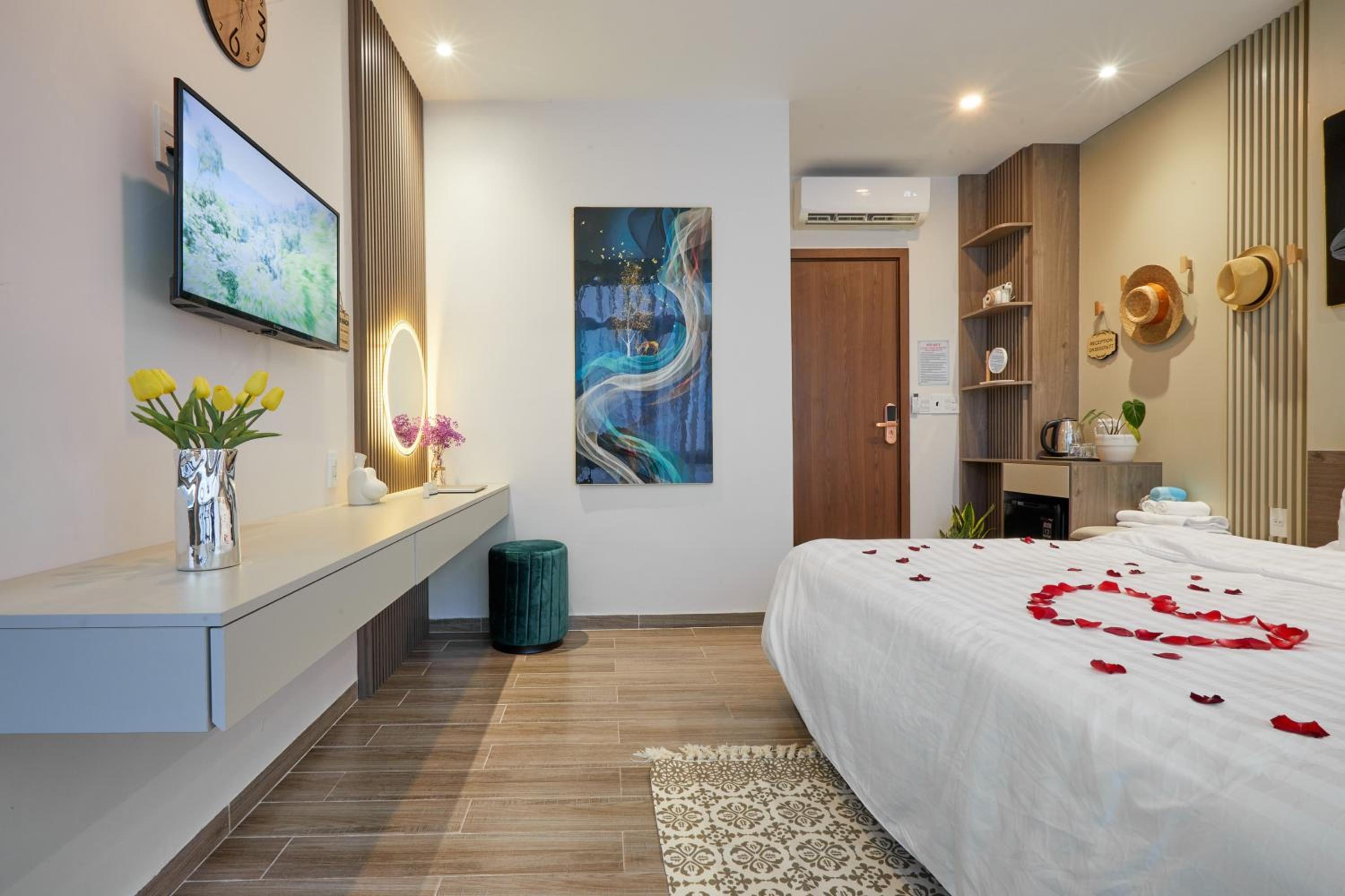 Superior King Room - Photo 21