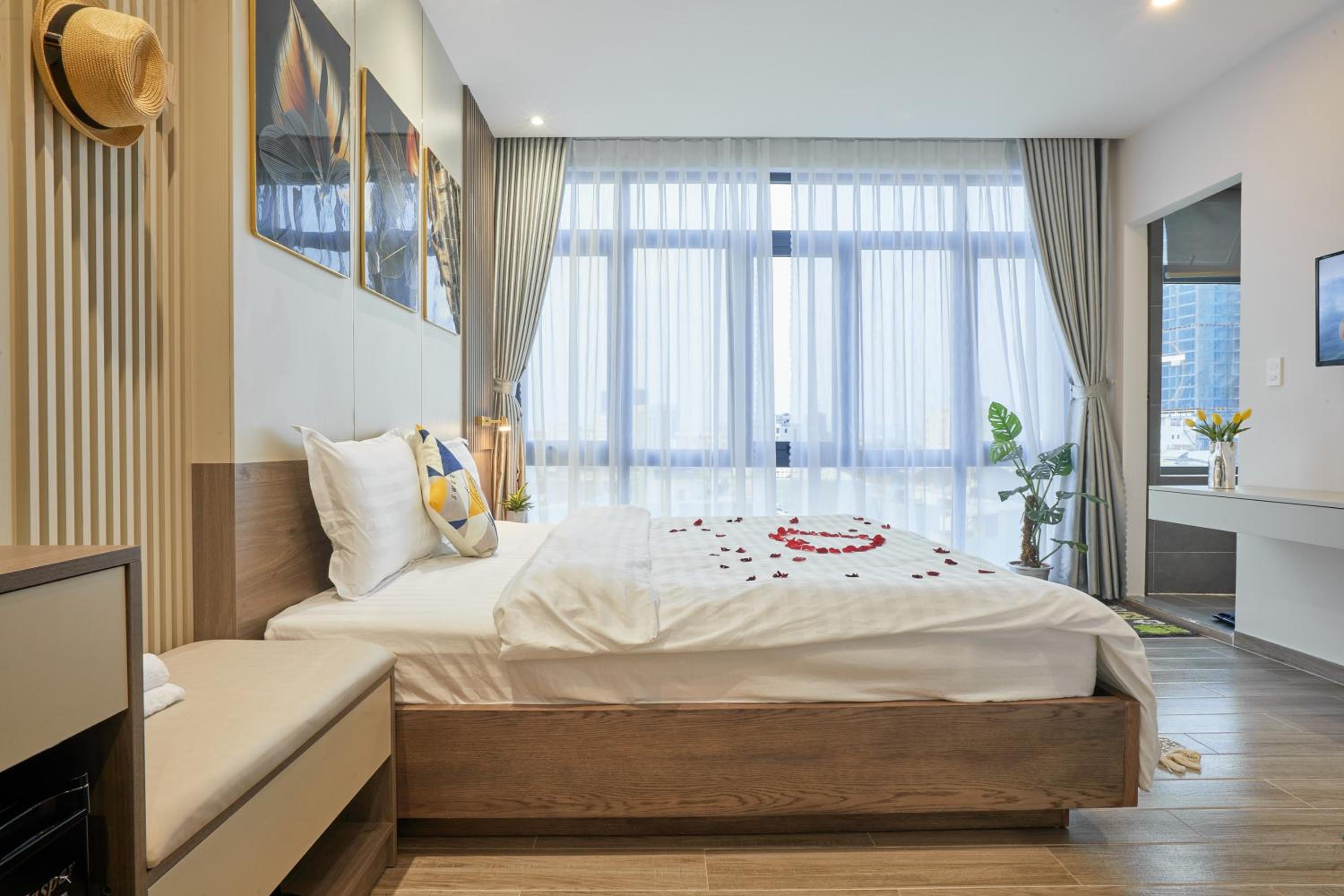 Superior King Room - Photo 22