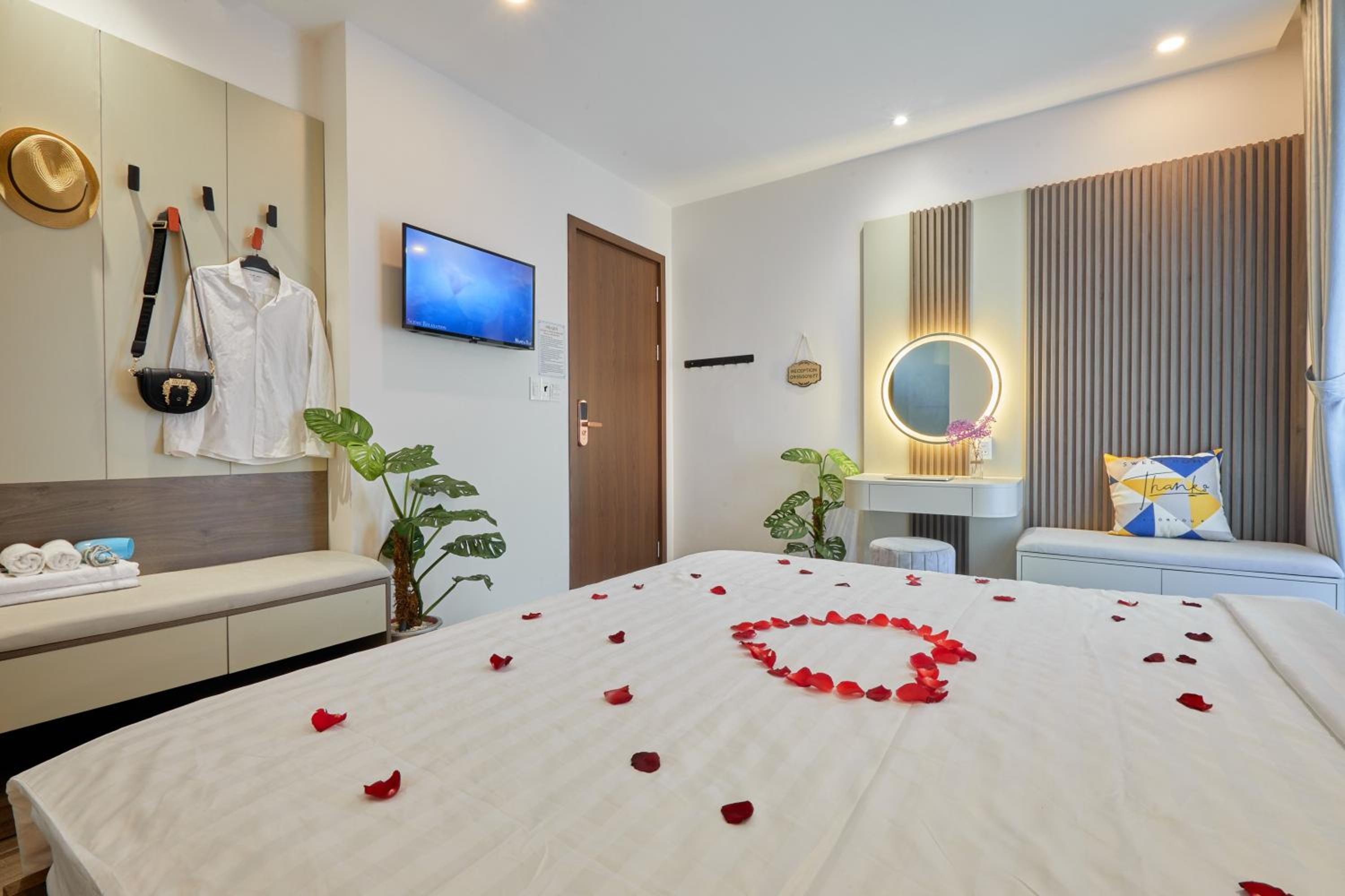 Superior King Room - Photo 24