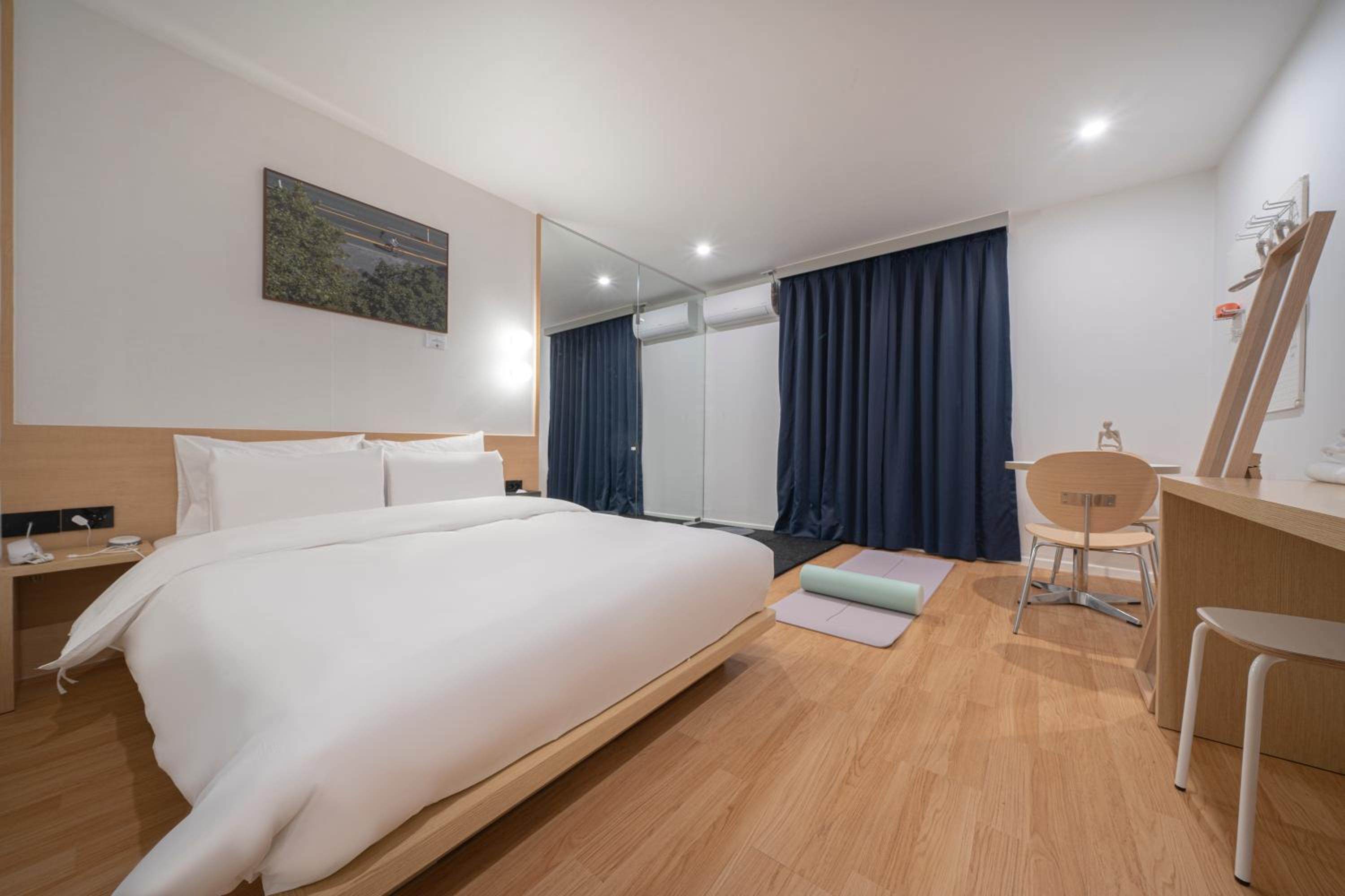 Standard Double Room with Fitness - Photo 11