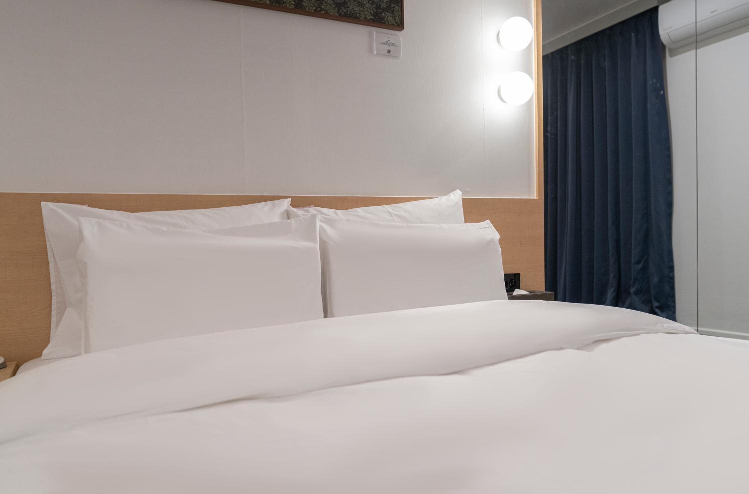 Standard Double Room with Fitness - Photo 3