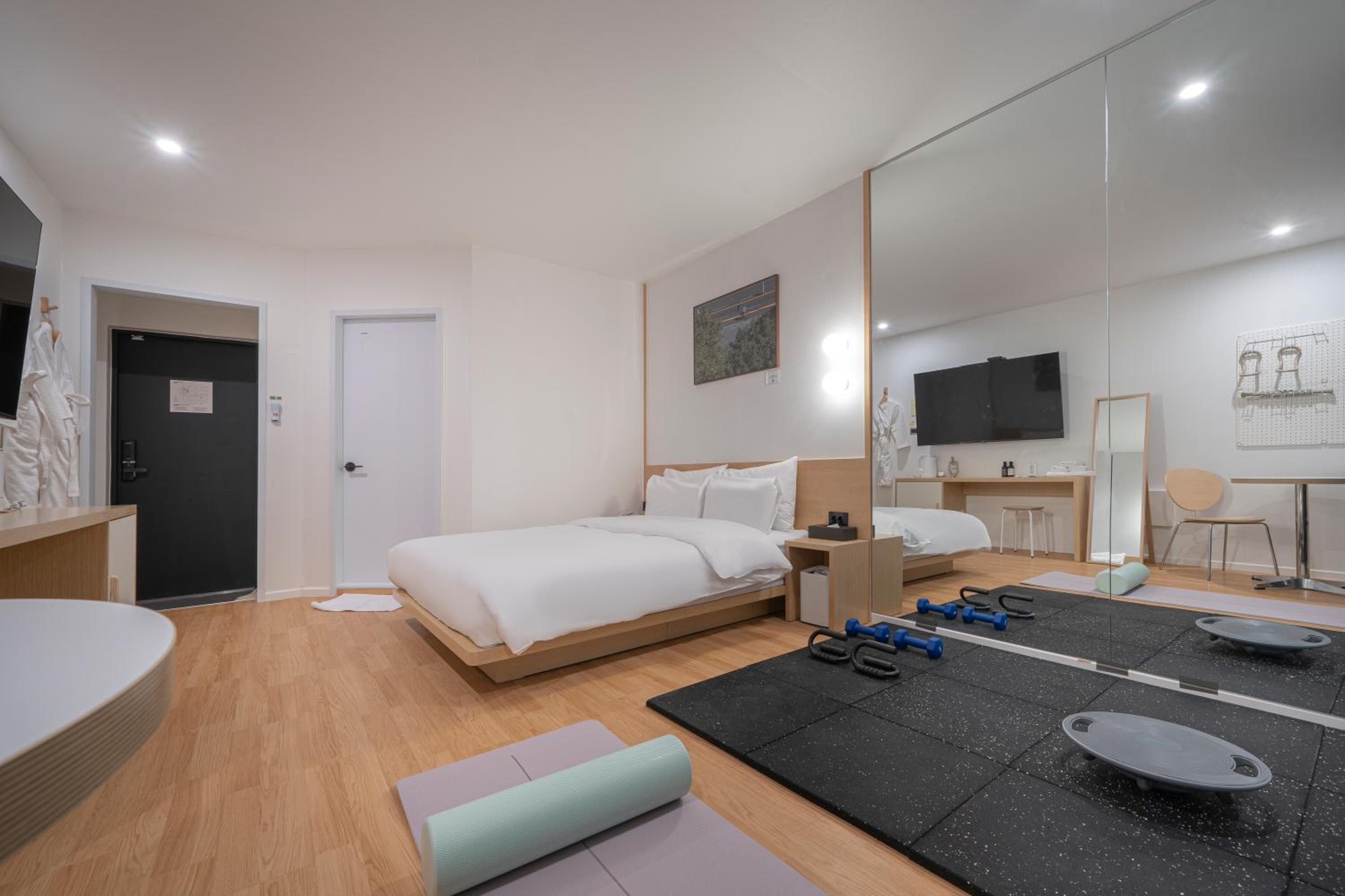 Standard Double Room with Fitness - Photo 2