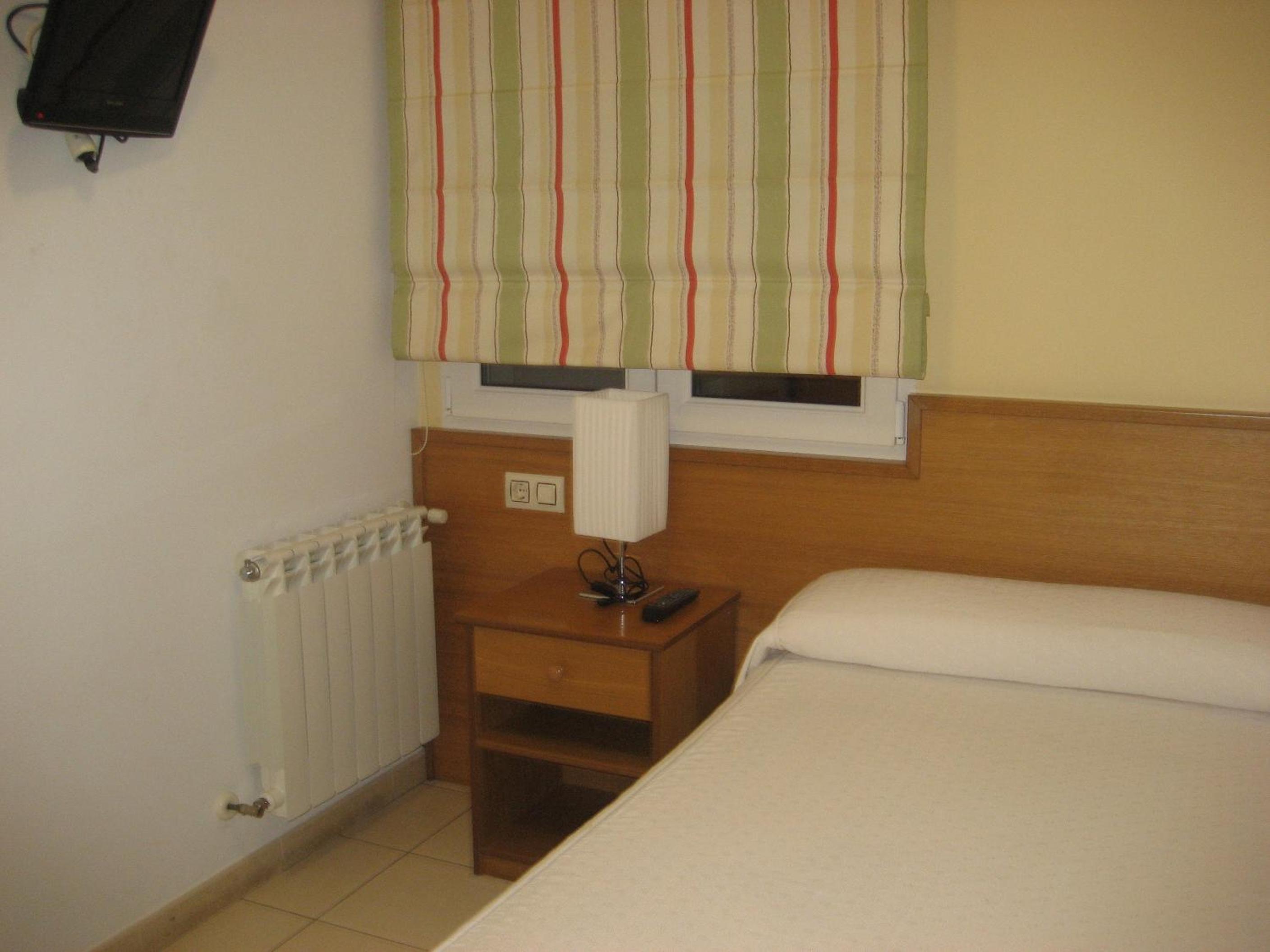 Triple Room with Private Bathroom photo 3