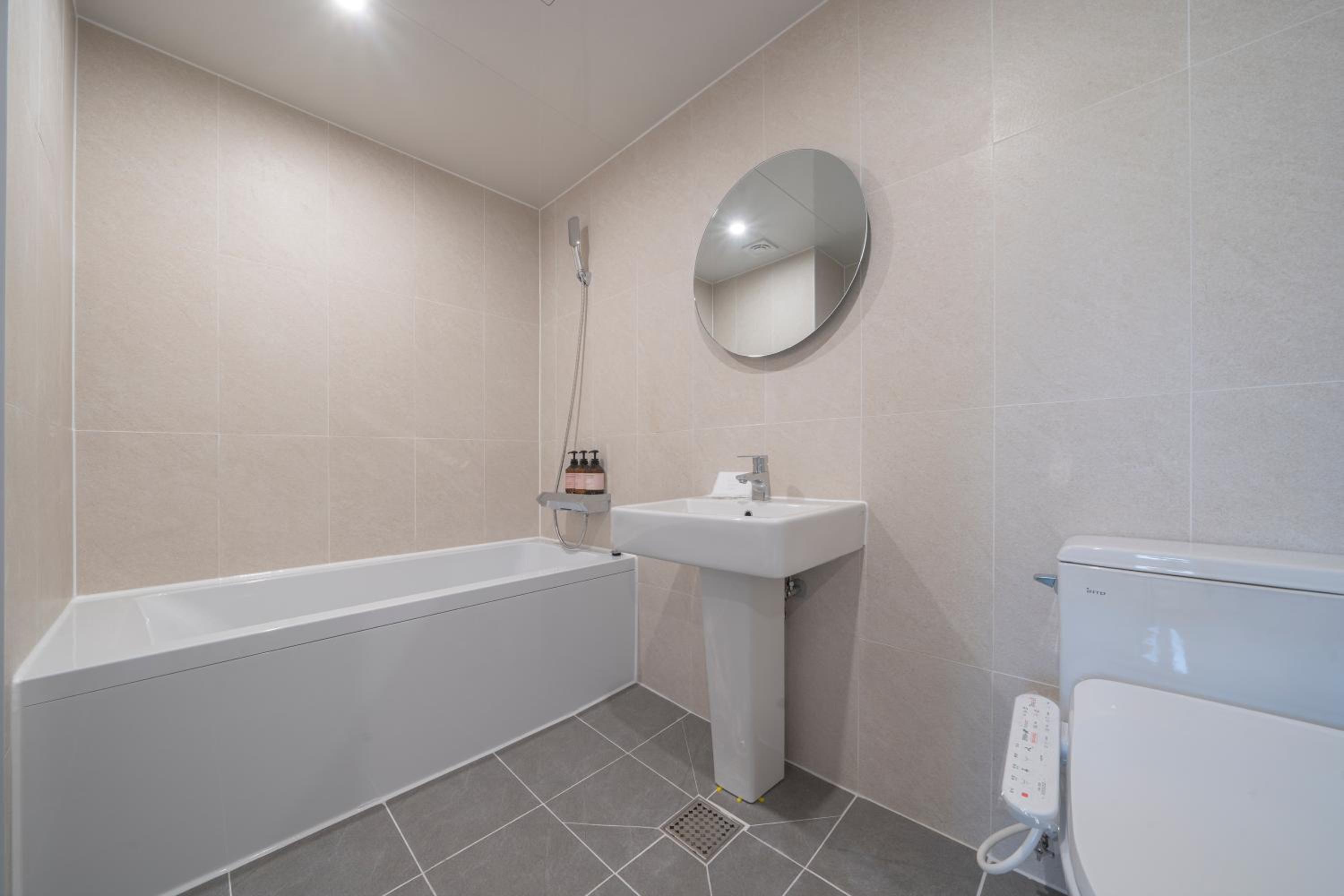 Superior Double Room with Speaker - Photo 5