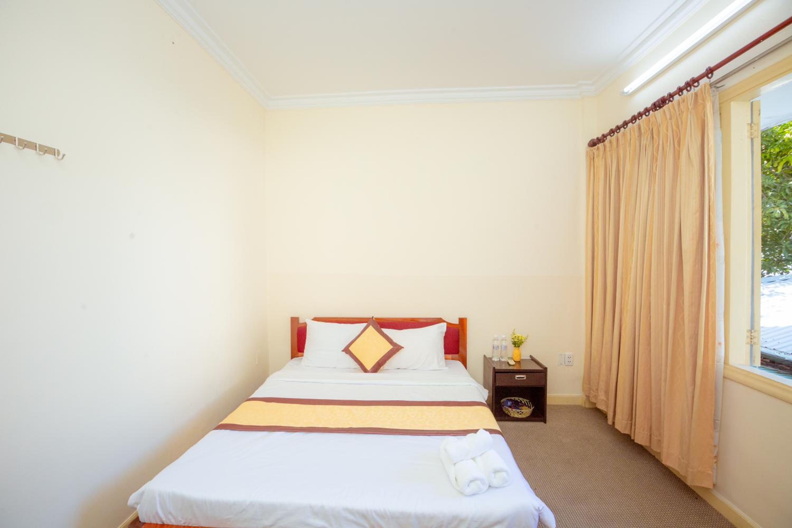 Standard Family Room - Photo 2