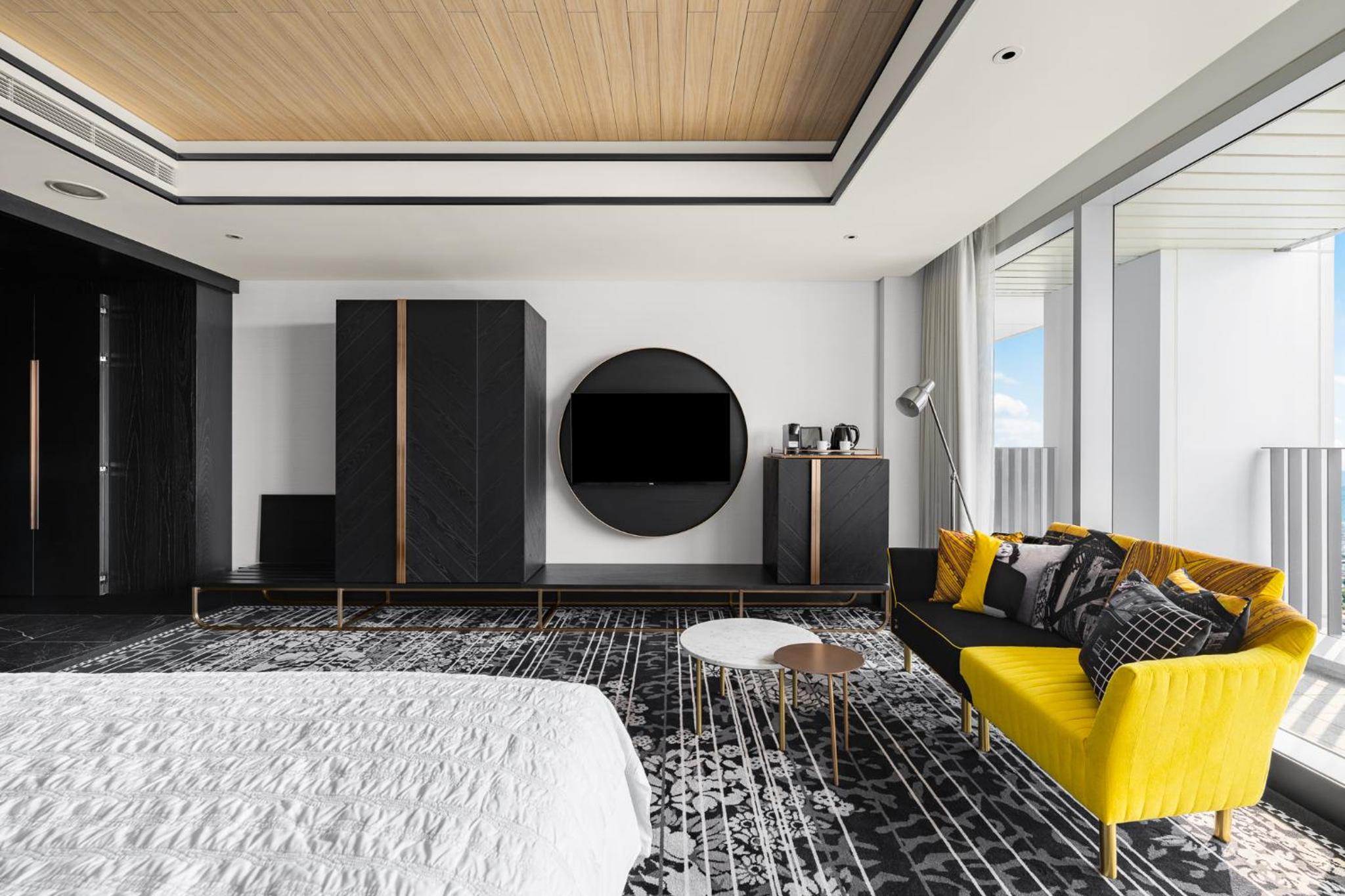Premier King Room with City View - Photo 1