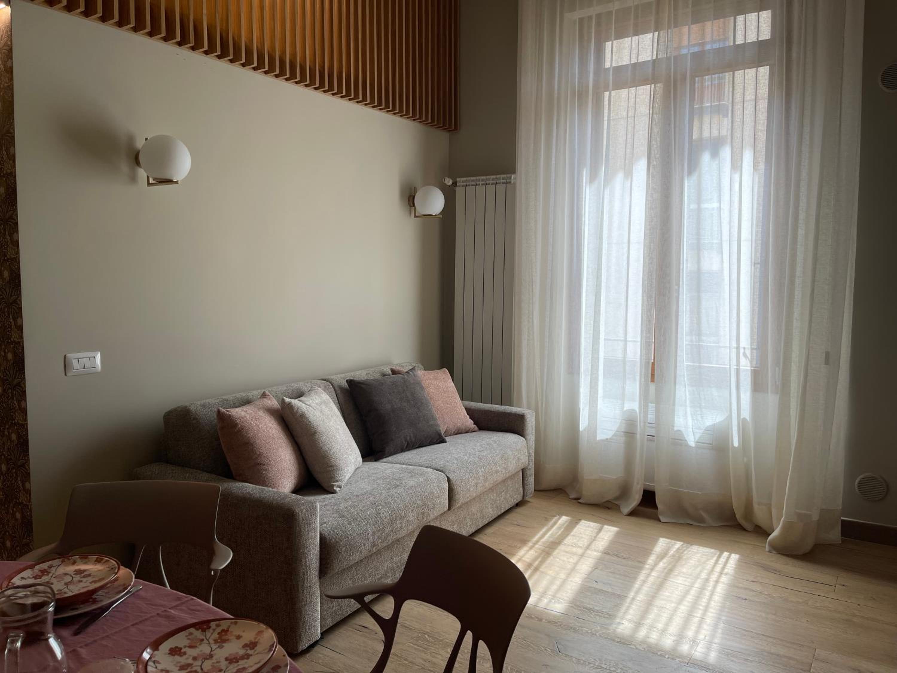 One-Bedroom Apartment photo 1