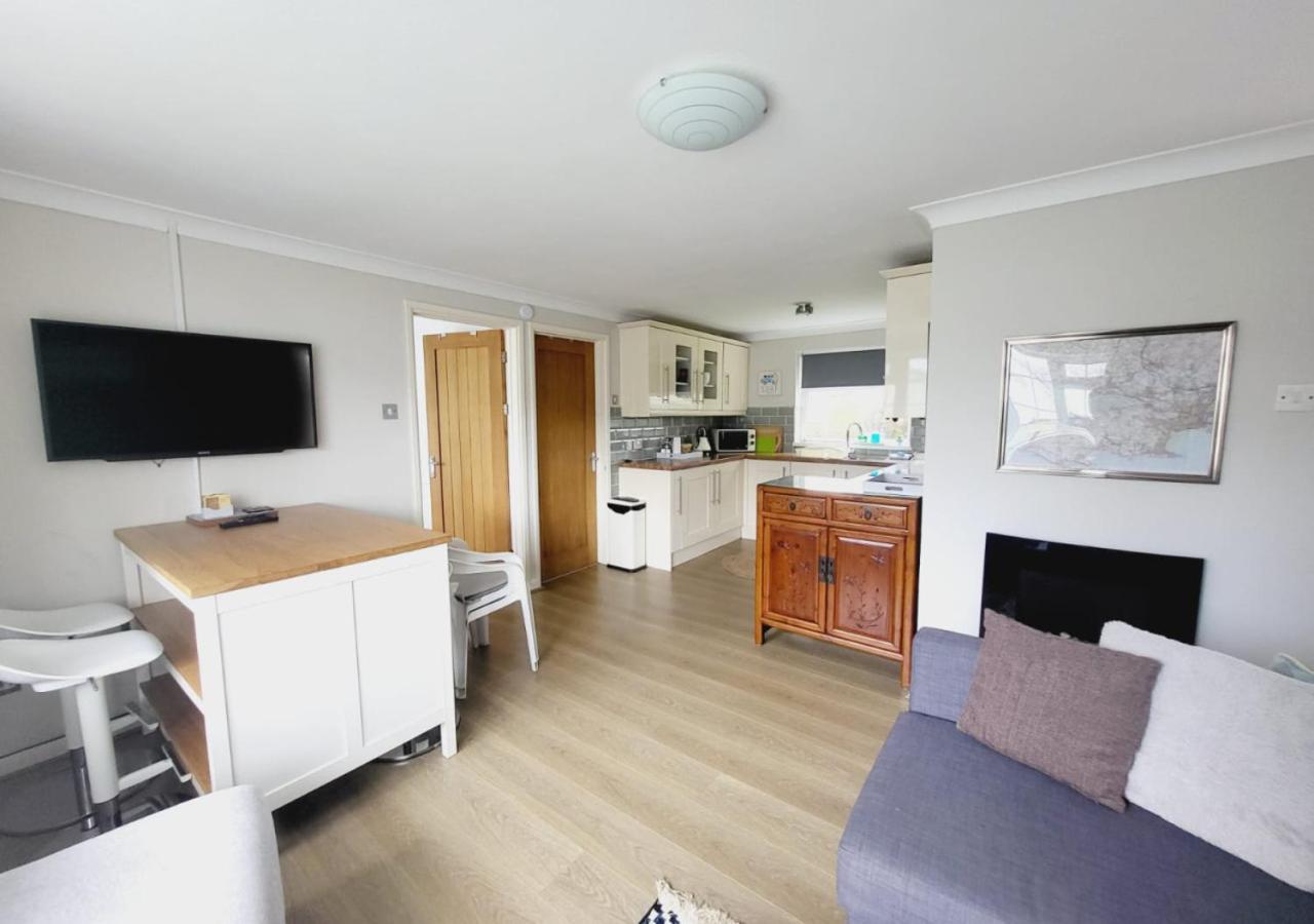 Two-Bedroom House photo 3