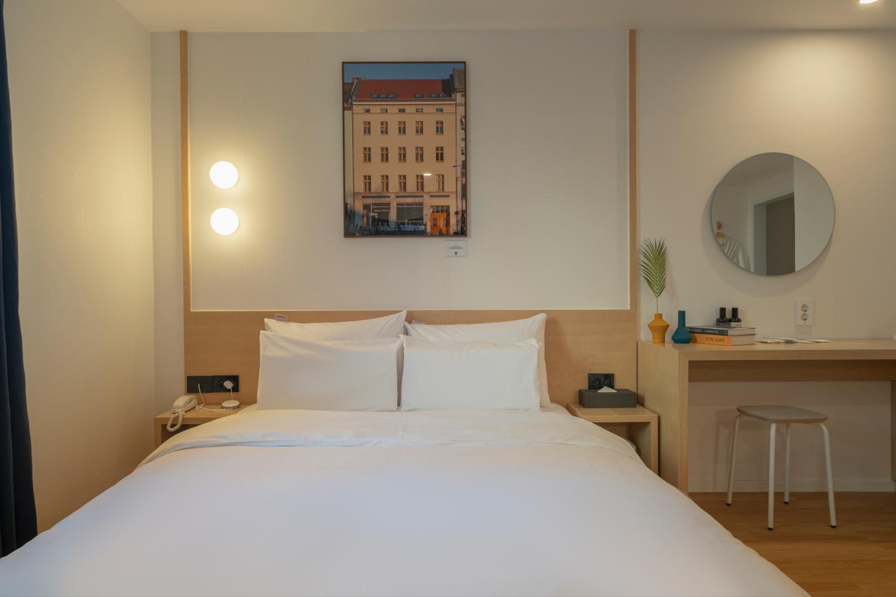 Standard Double Room with Speaker - Photo 8