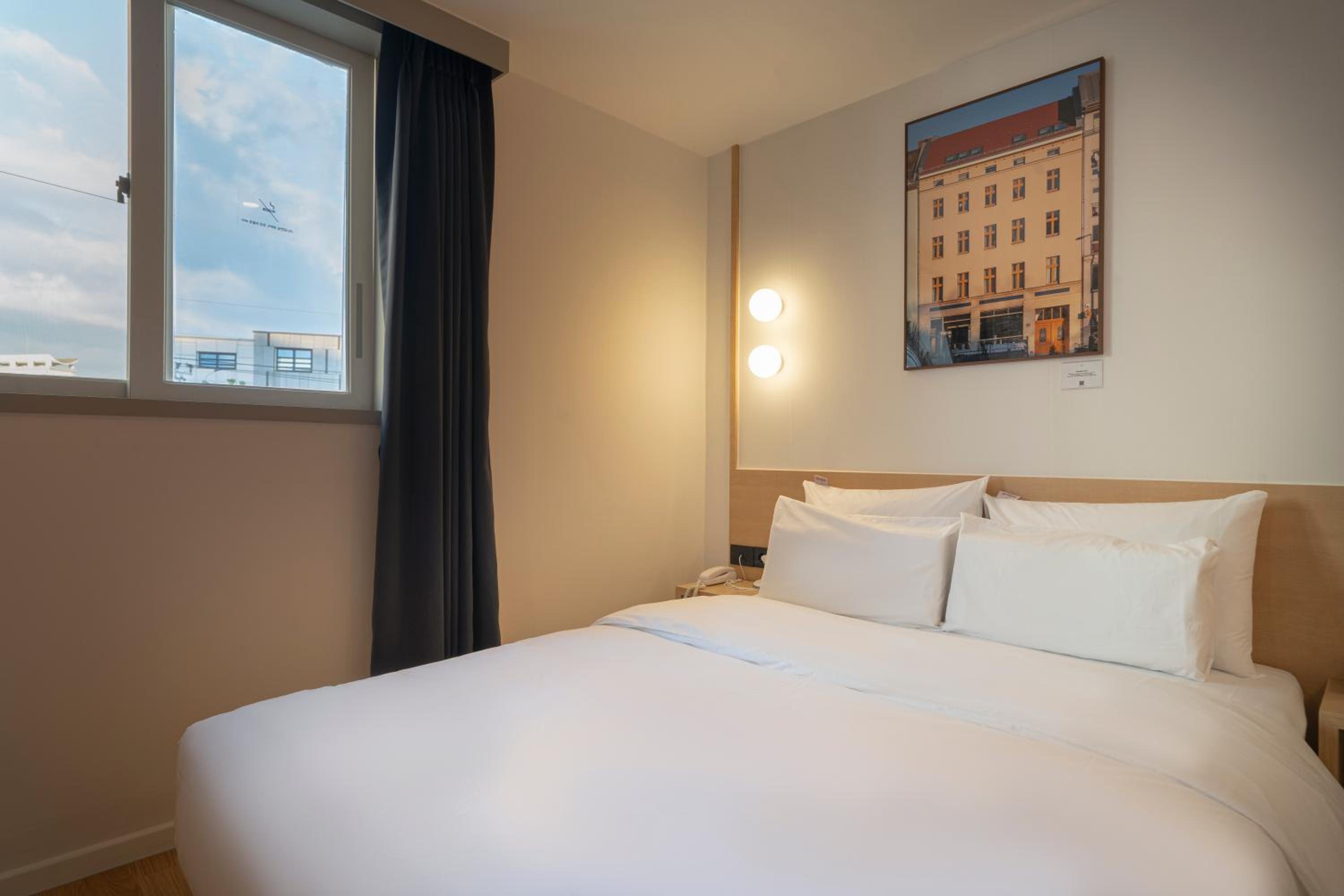 Standard Double Room with Speaker - Photo 7