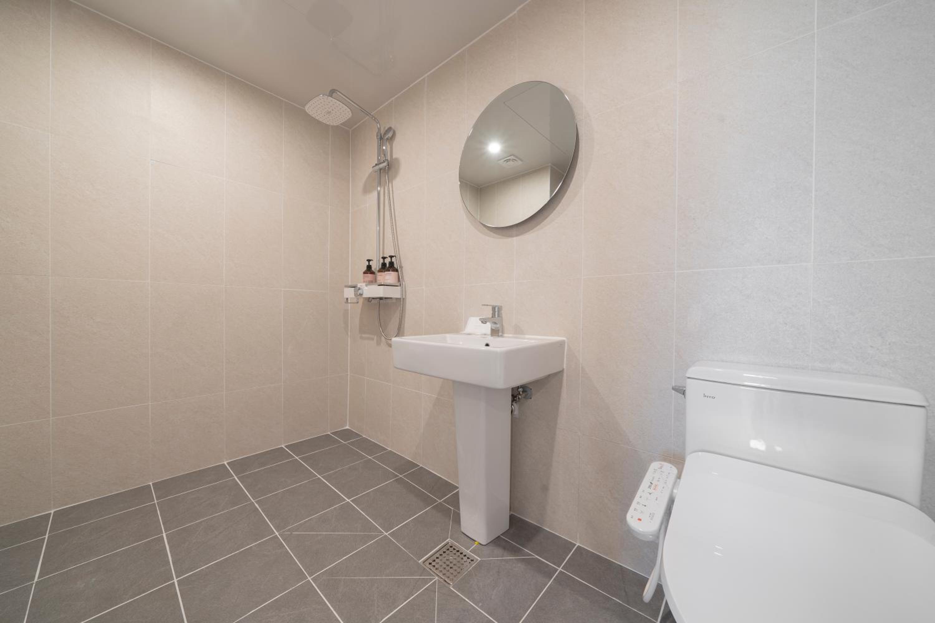 Standard Double Room with Speaker - Photo 9
