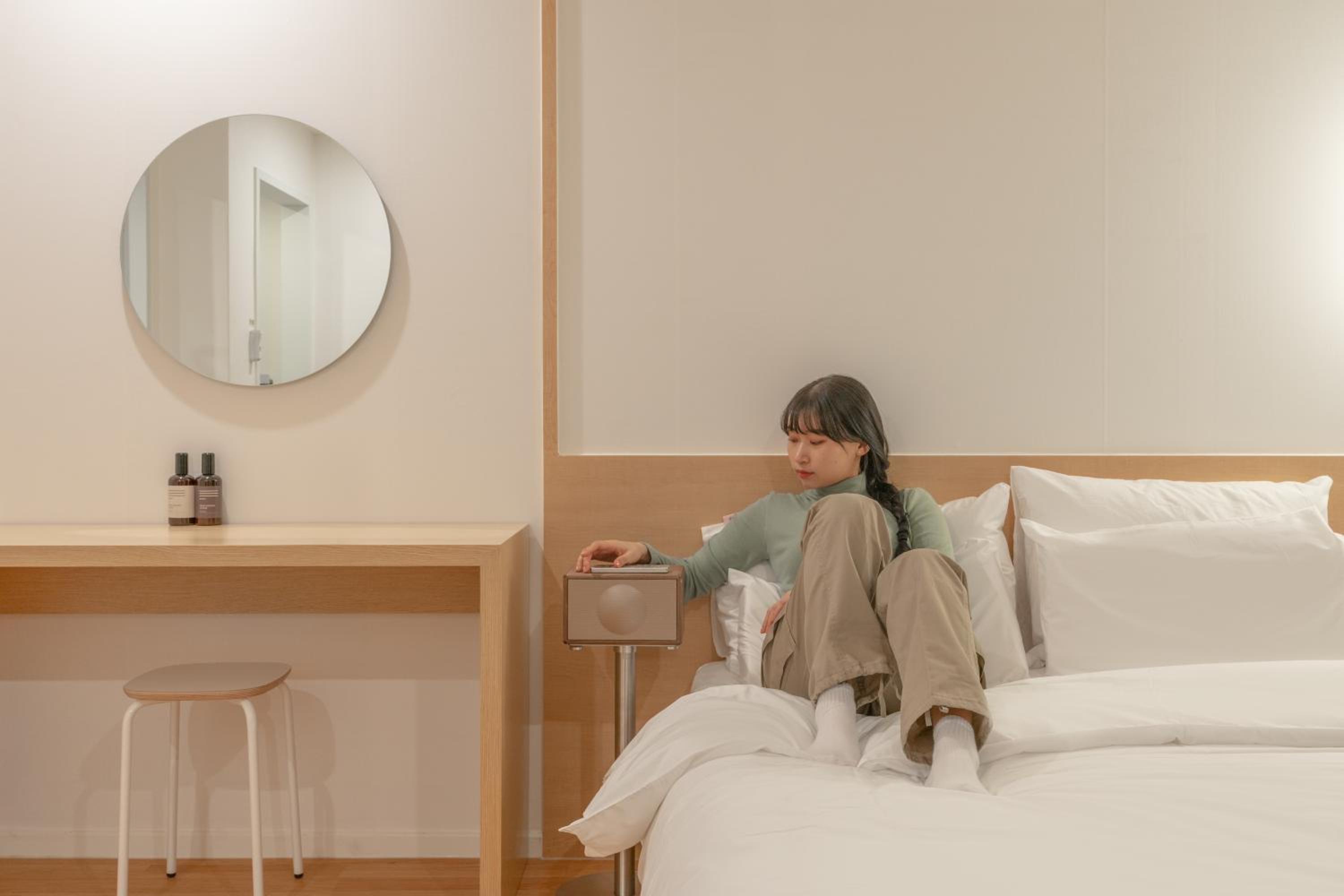 Standard Double Room with Speaker - Photo 3