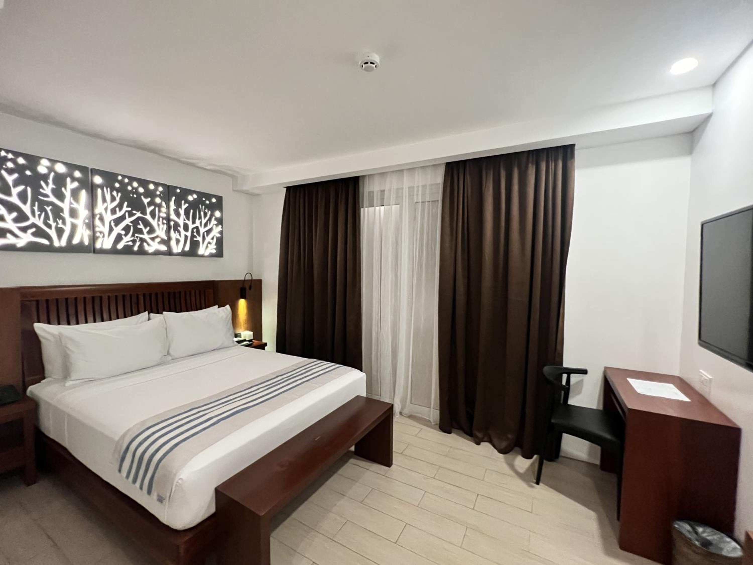 Budget Double Room - Photo 2