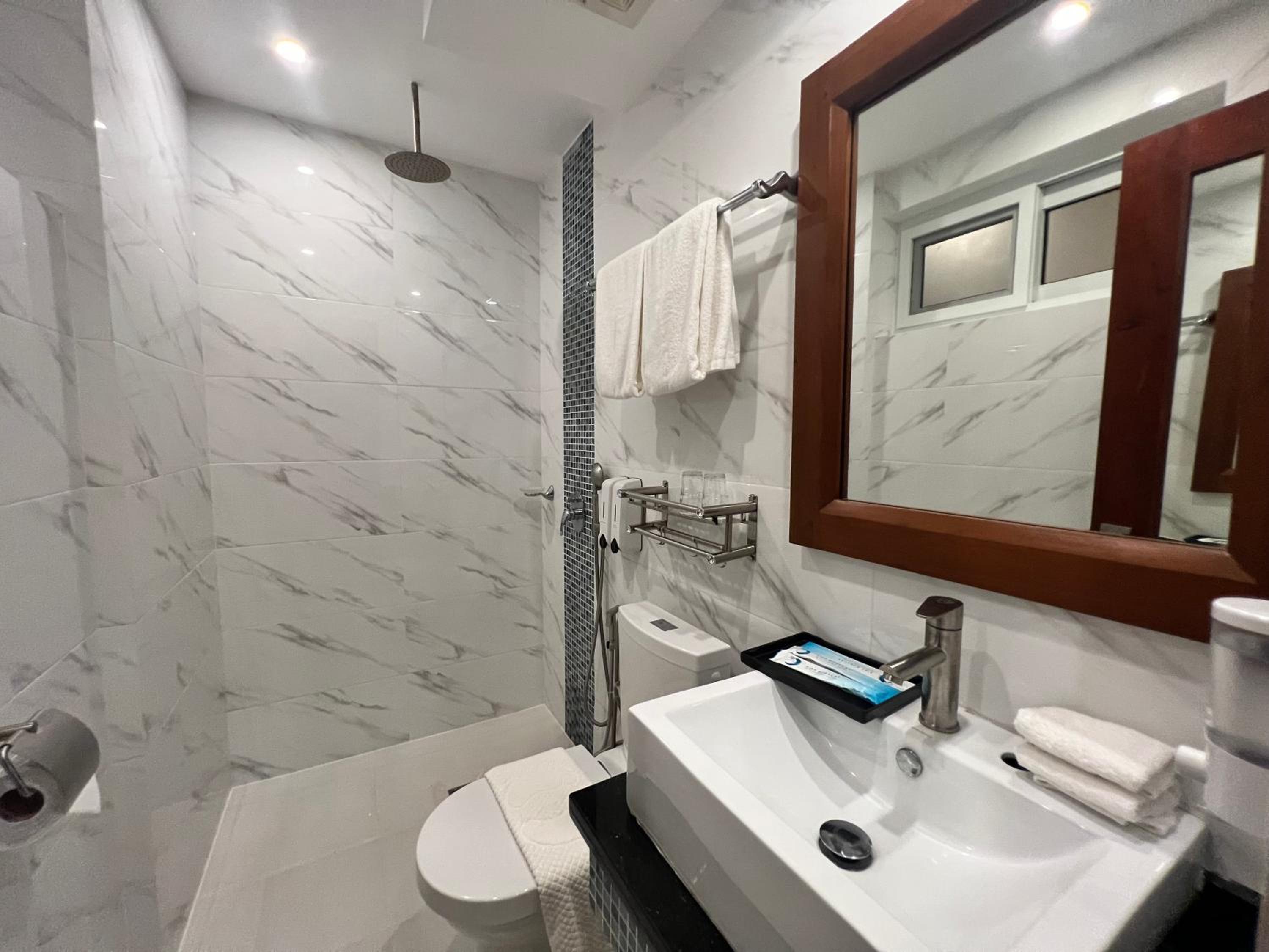 Budget Double Room - Photo 5