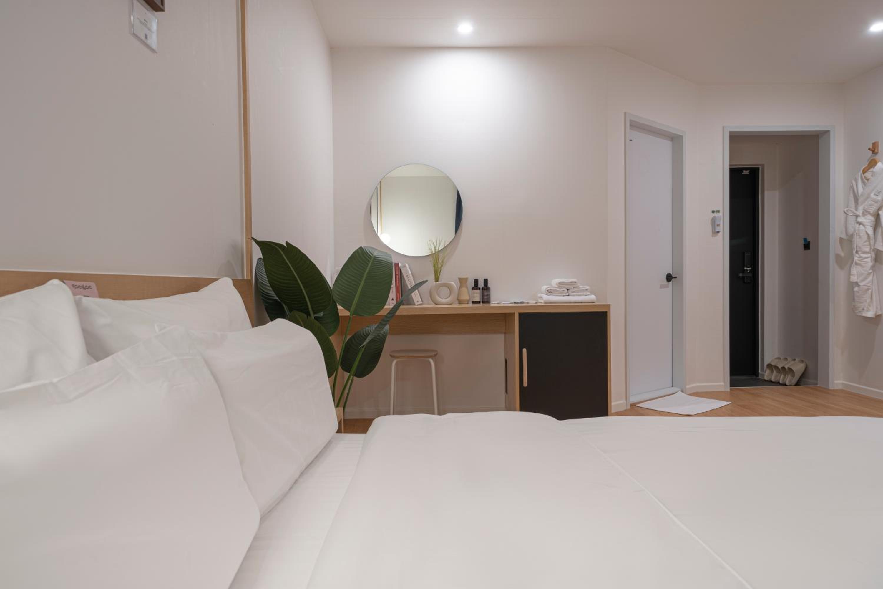 Standard Double Room - Photo 6