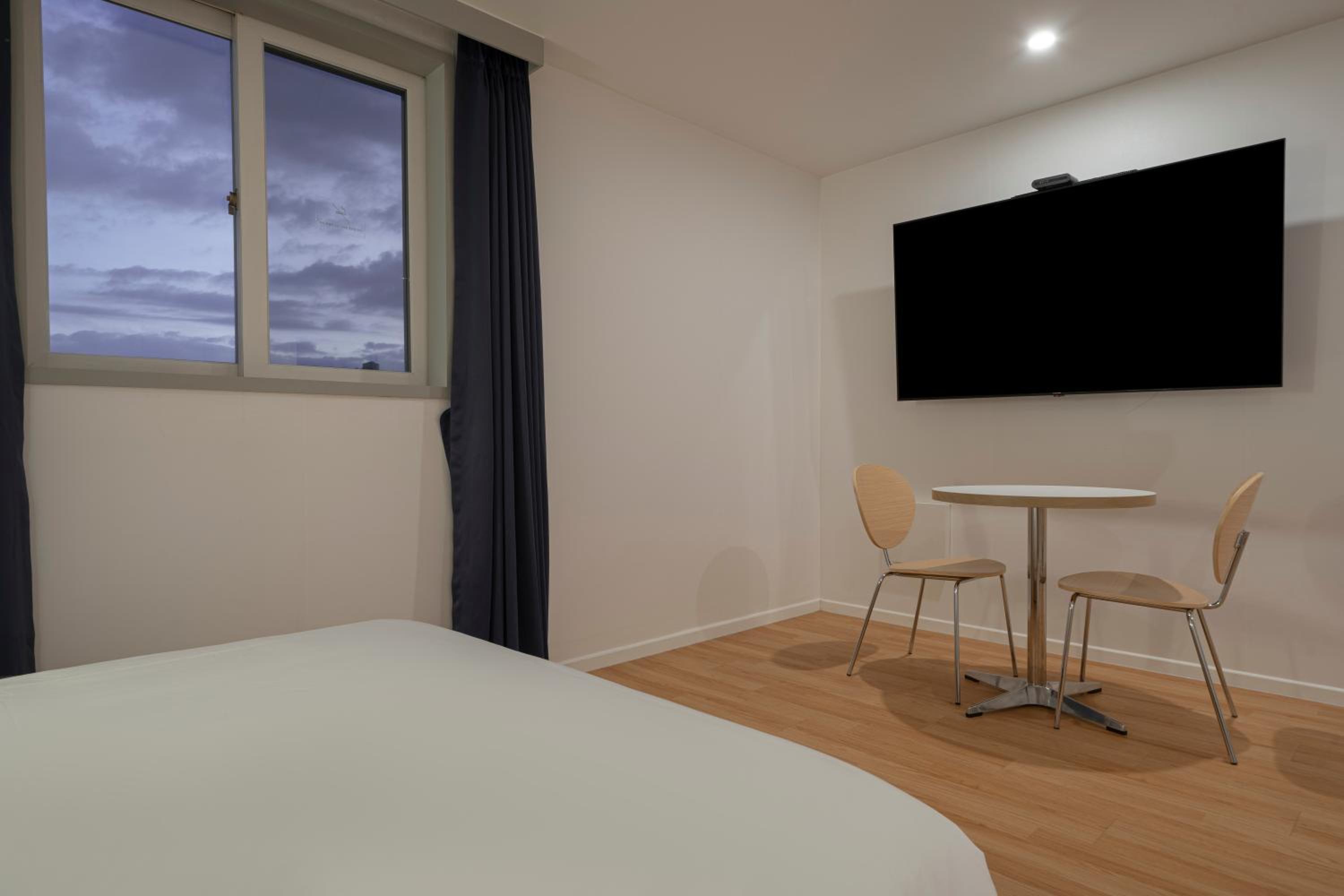 Deluxe Double Room with Yoga - Photo 11