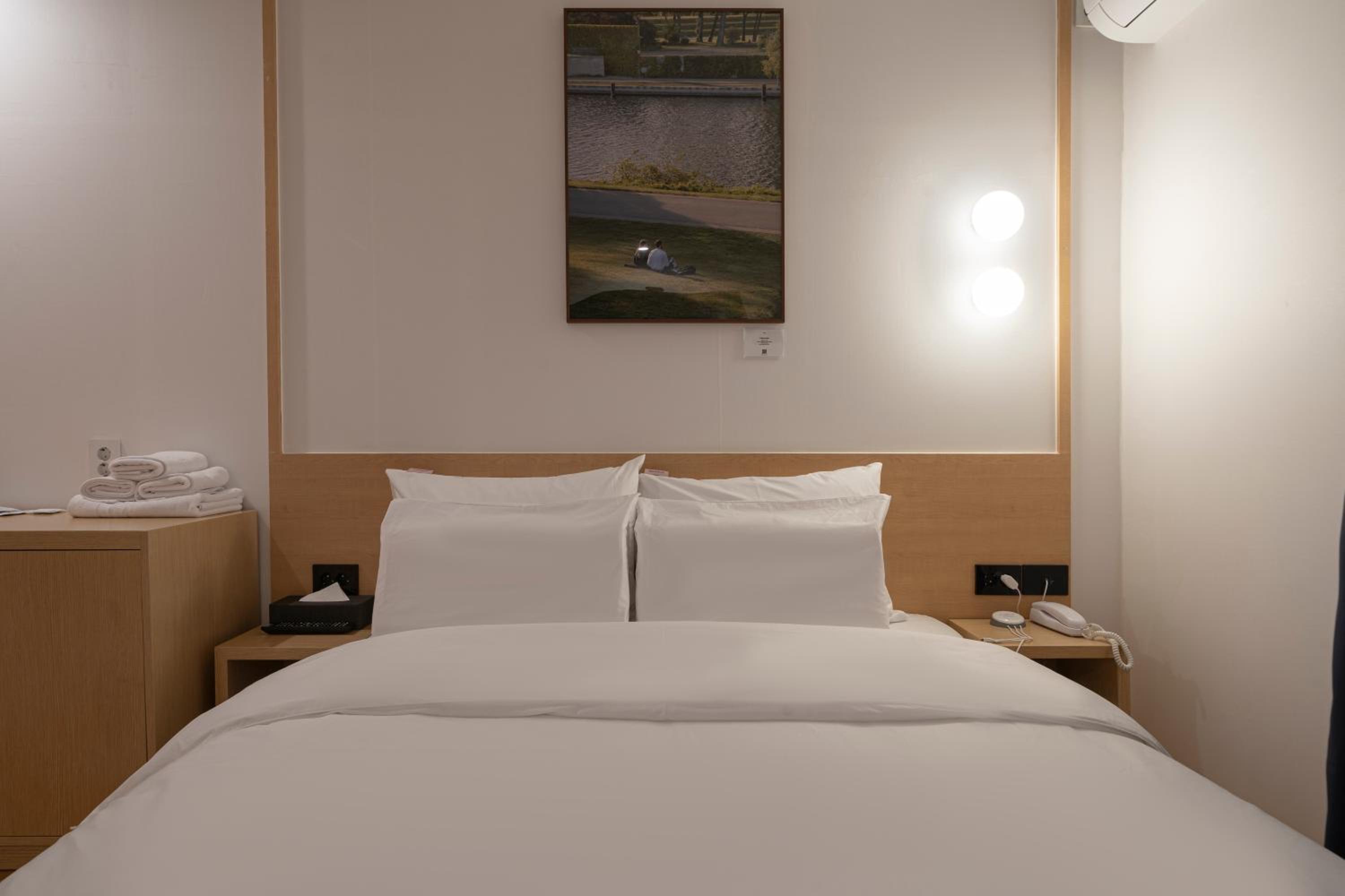 Deluxe Double Room with Yoga - Photo 7