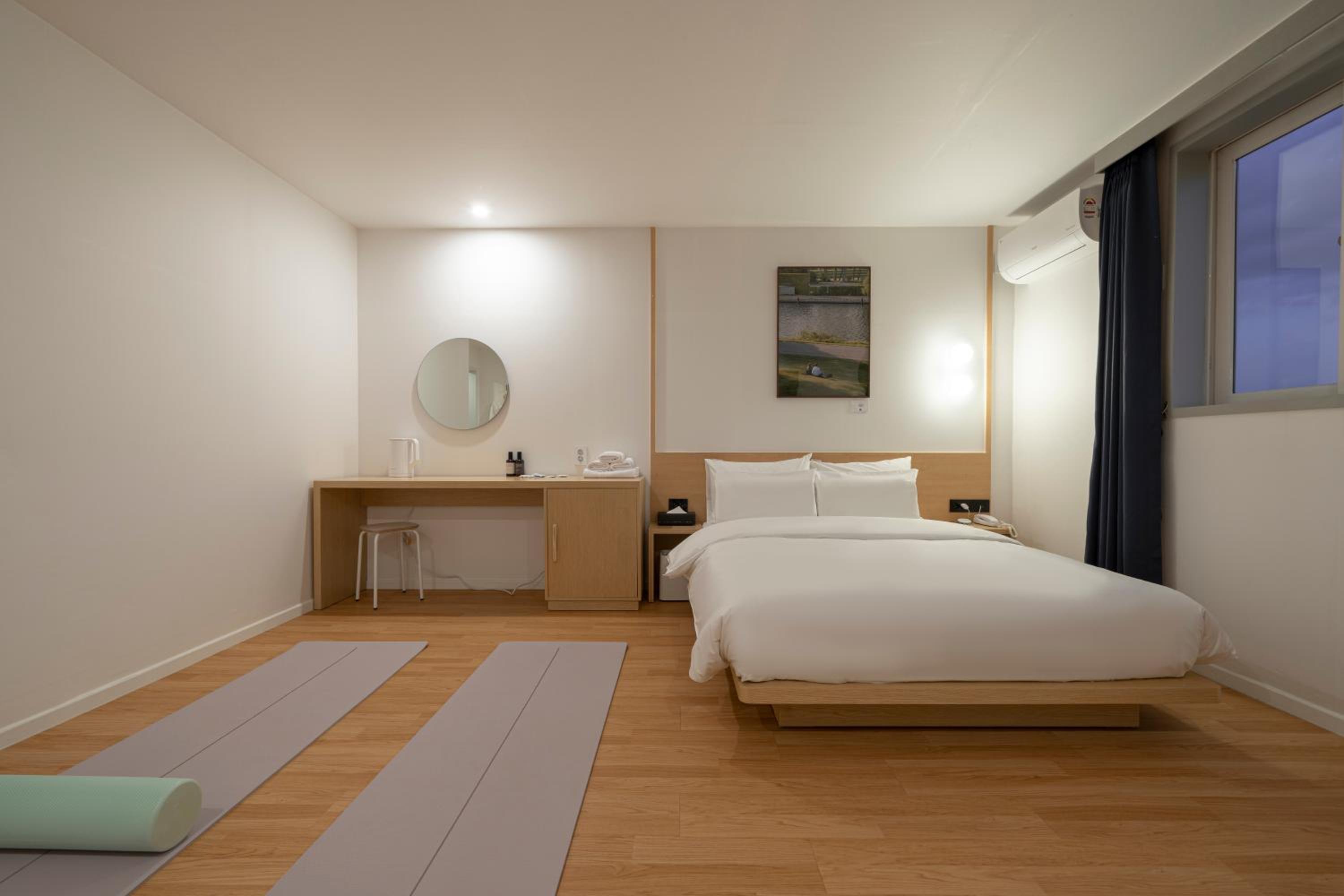 Deluxe Double Room with Yoga - Photo 9