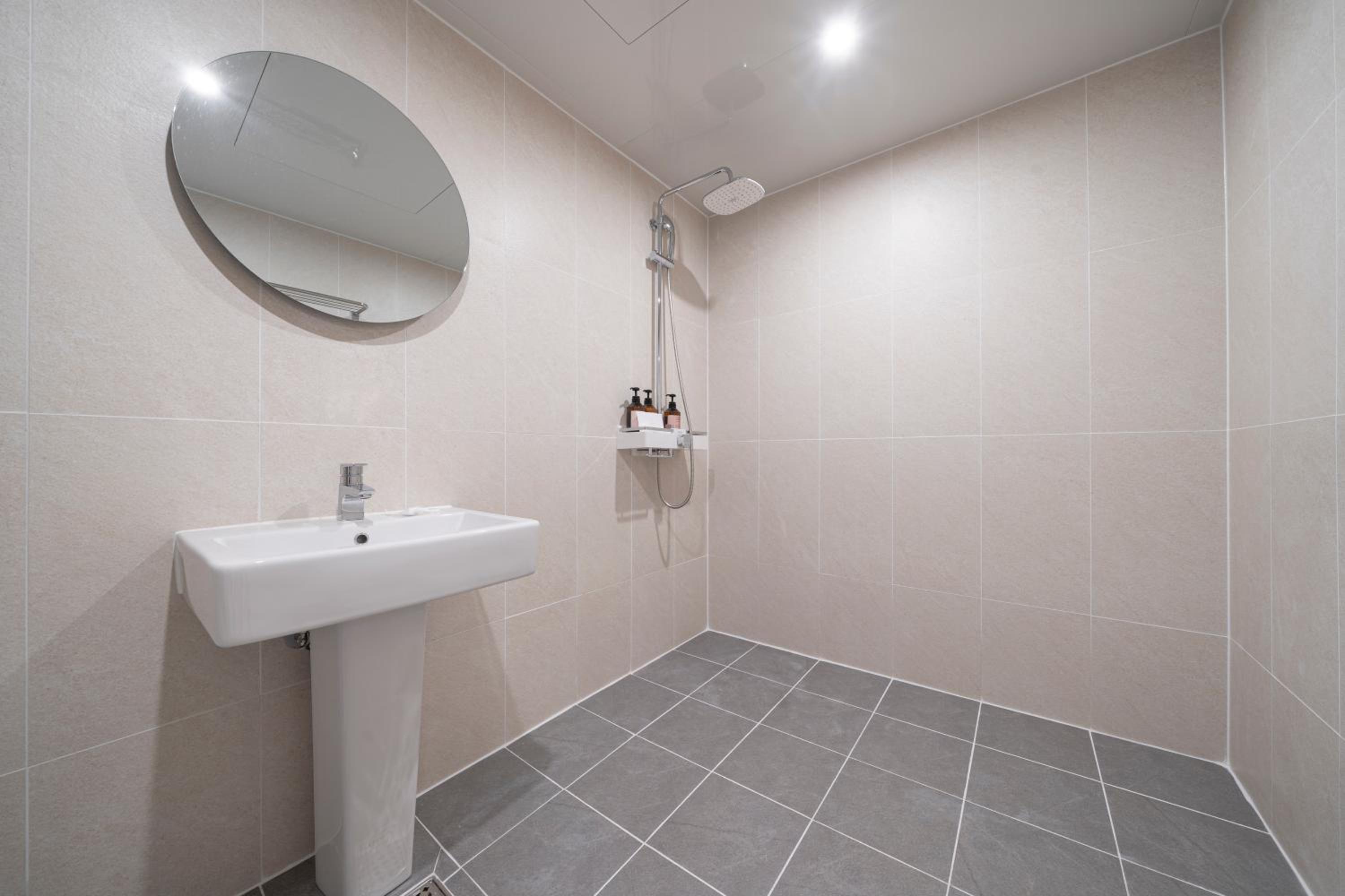 Deluxe Double Room with Yoga - Photo 10