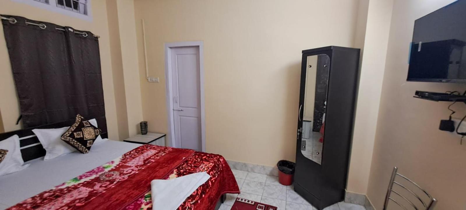 Standard Double Room with Fan photo 1