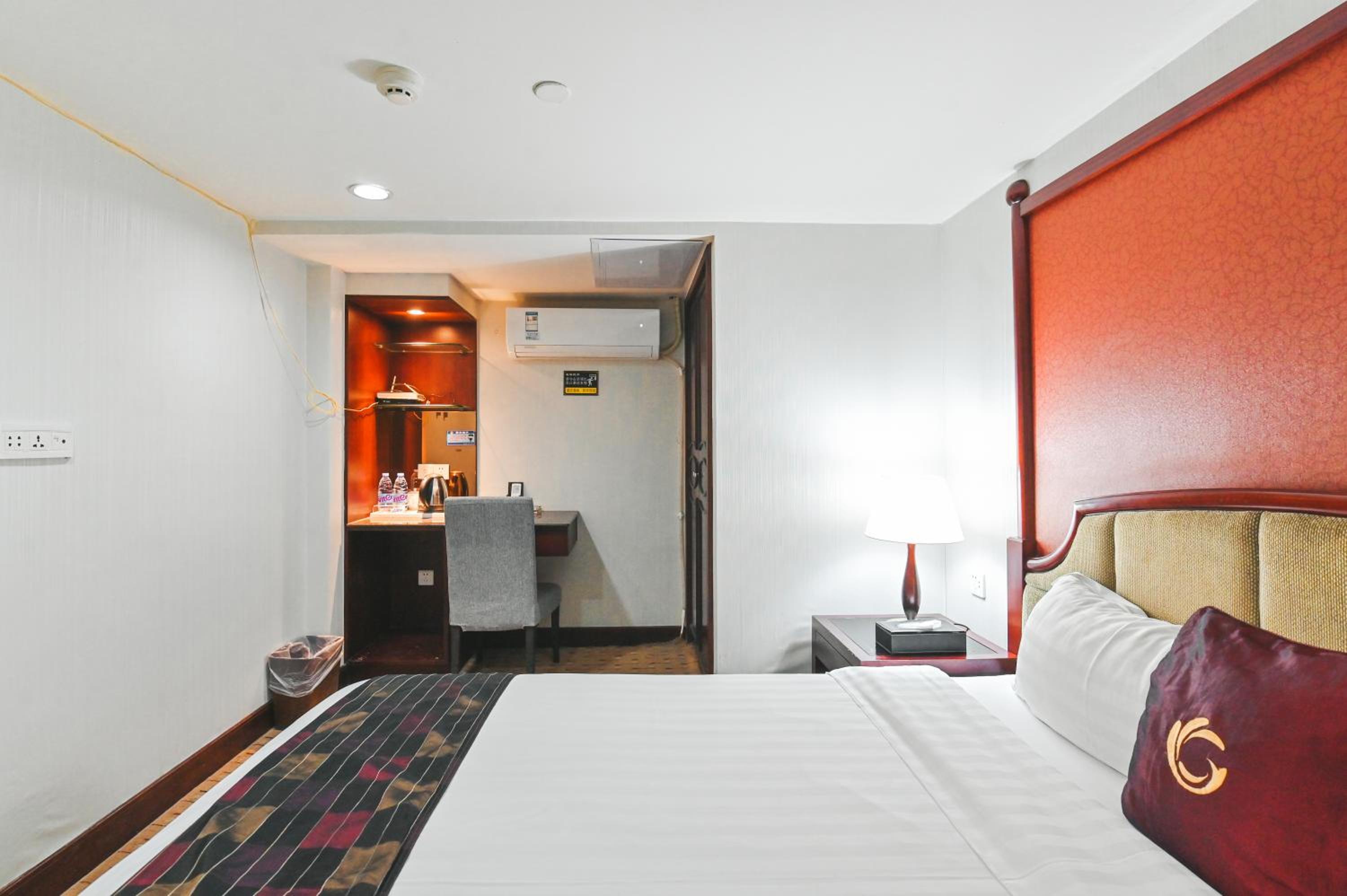 Special King Bed - No Window