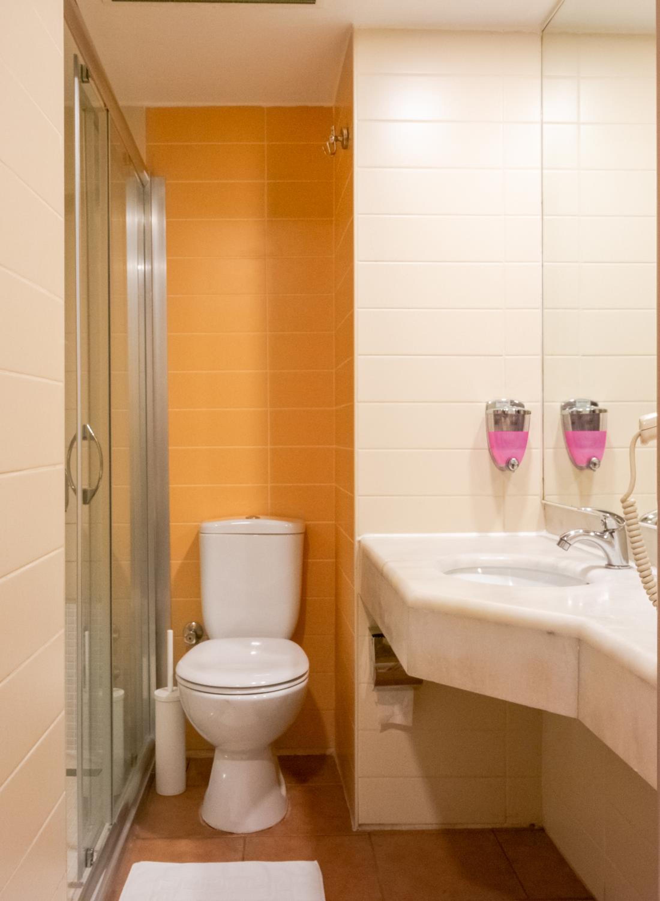 Classic Triple Room thumbnail 5