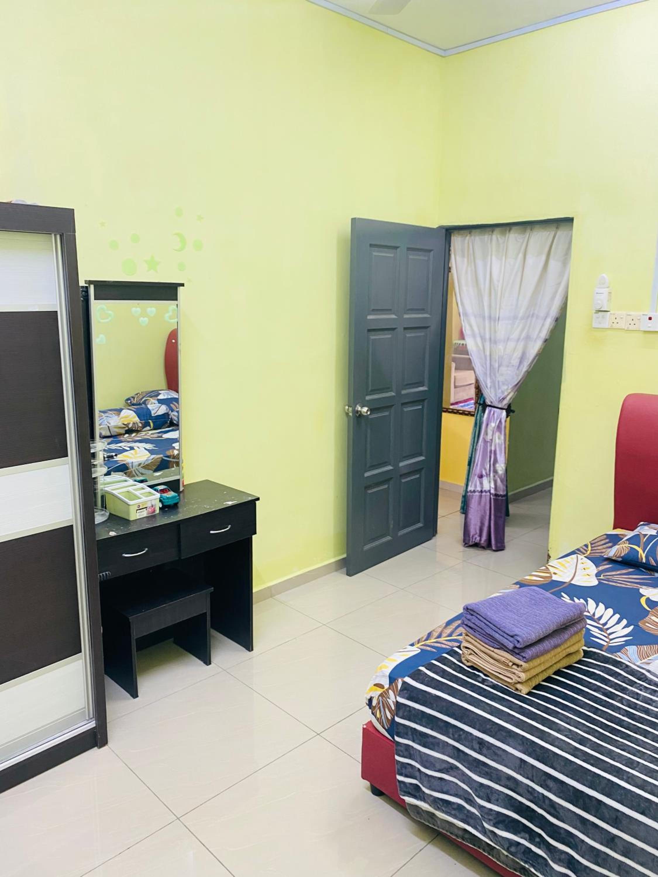 Three-Bedroom House photo 2