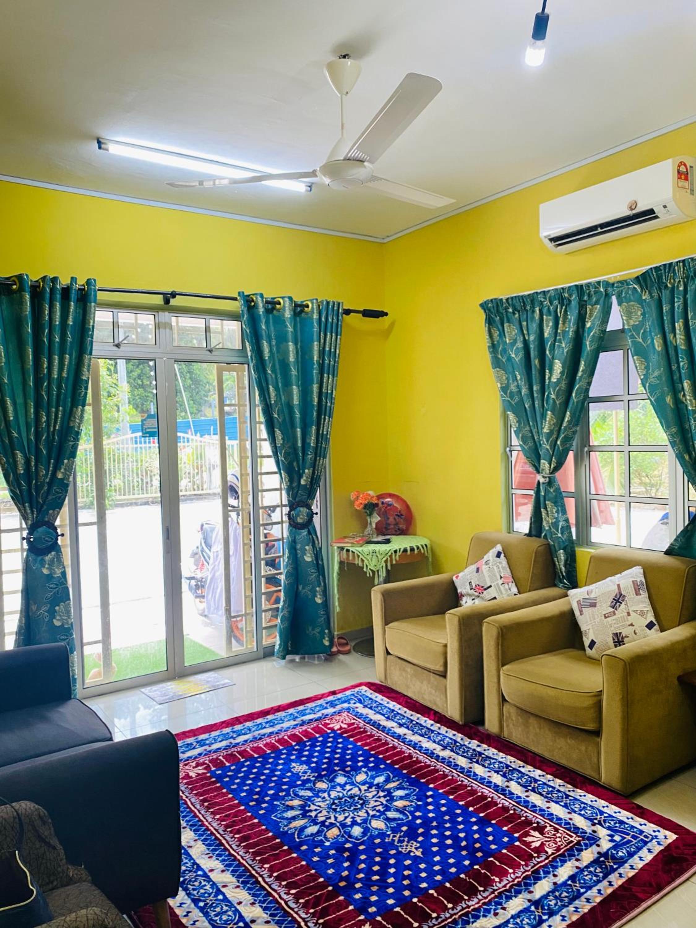 Three-Bedroom House photo 1
