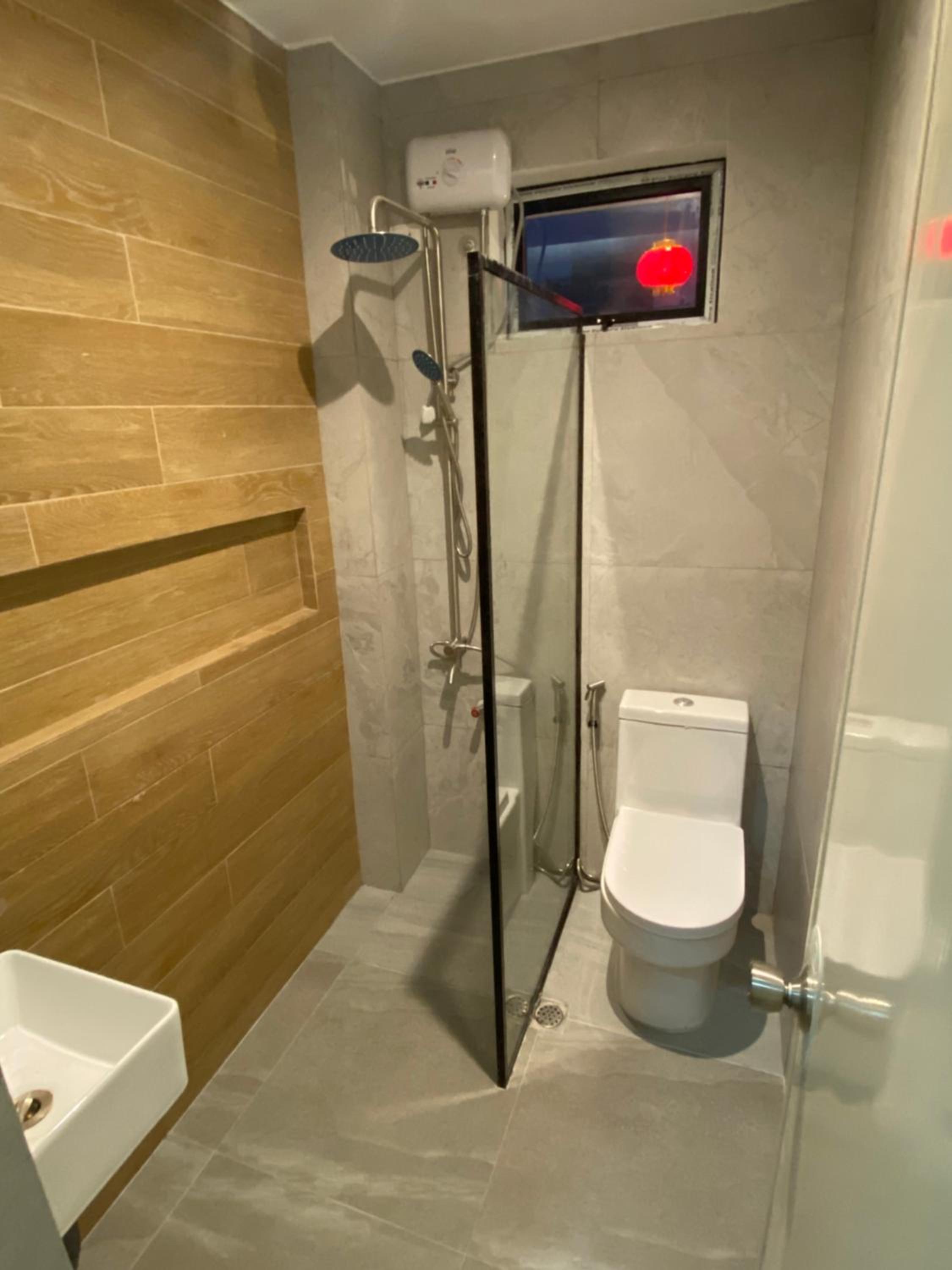 Twin Room with Bathroom - Photo 10